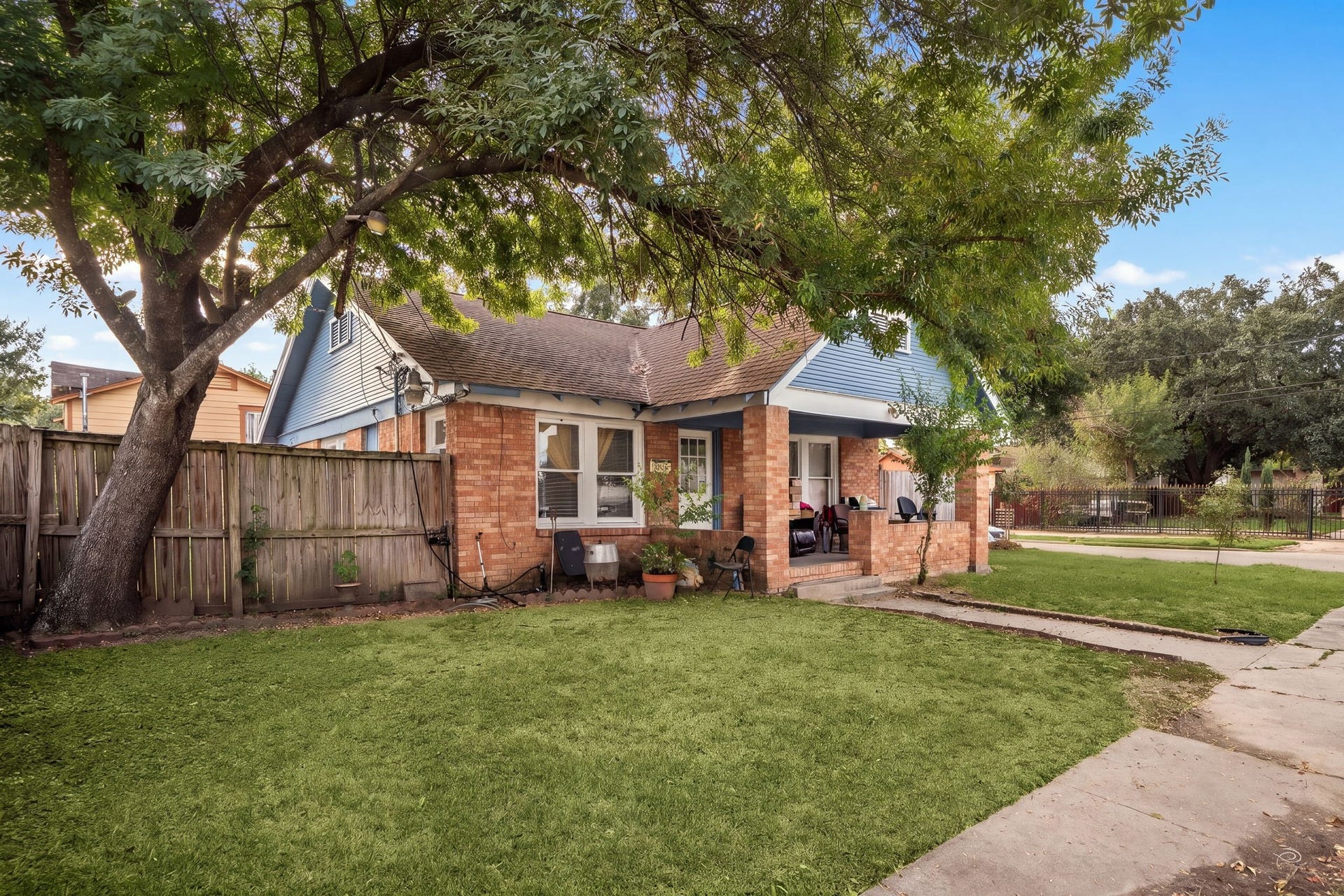 1821 Hatwell Street, Houston, TX 77023 Corner lot, large yard with to homes on it.