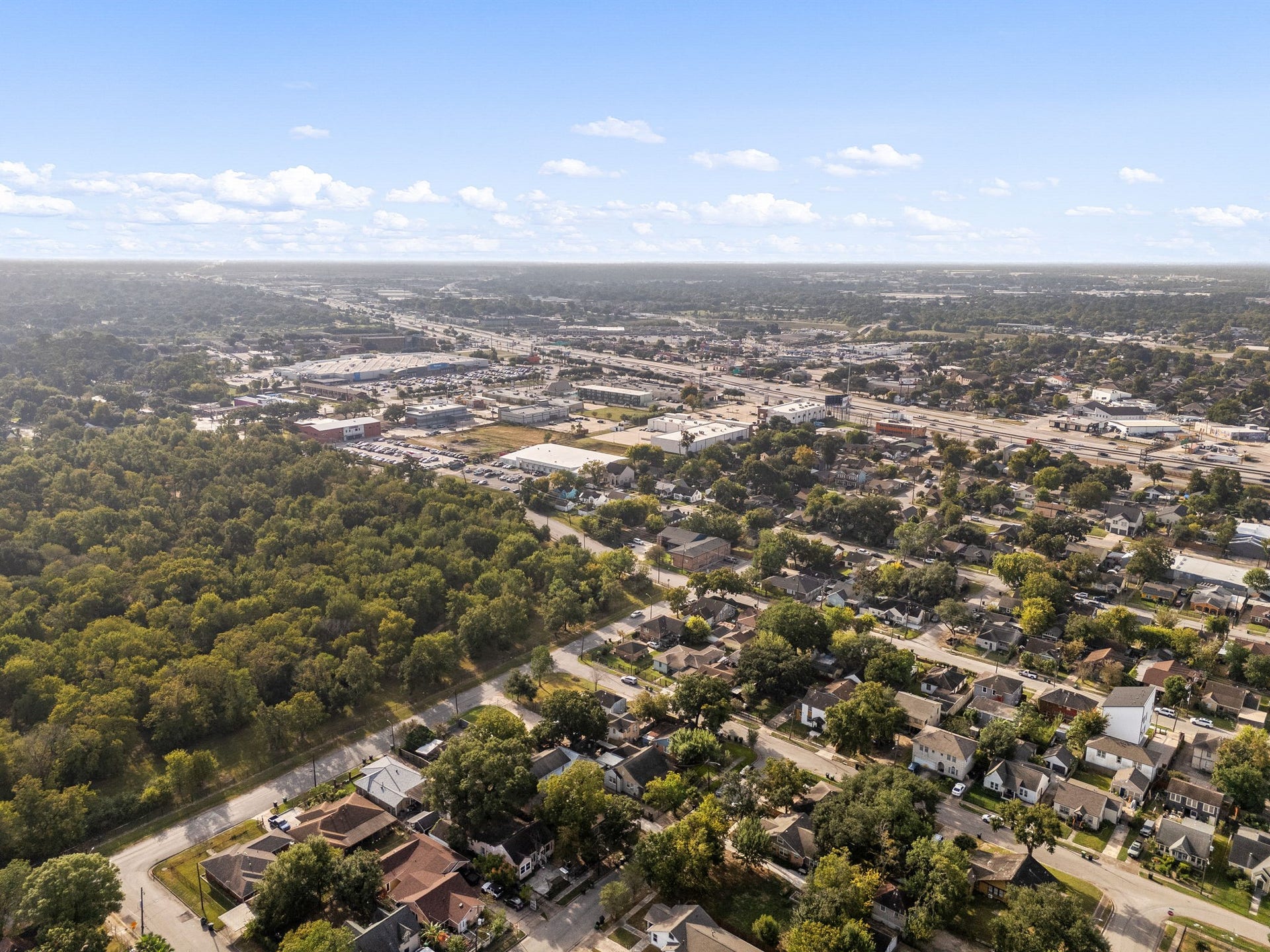 1821 Hatwell Street, Houston, TX 77023 4.5 Miles from Downtown Houston, 6.7 Miles to The Medical Center, 11 Miles to The NRG stadium.