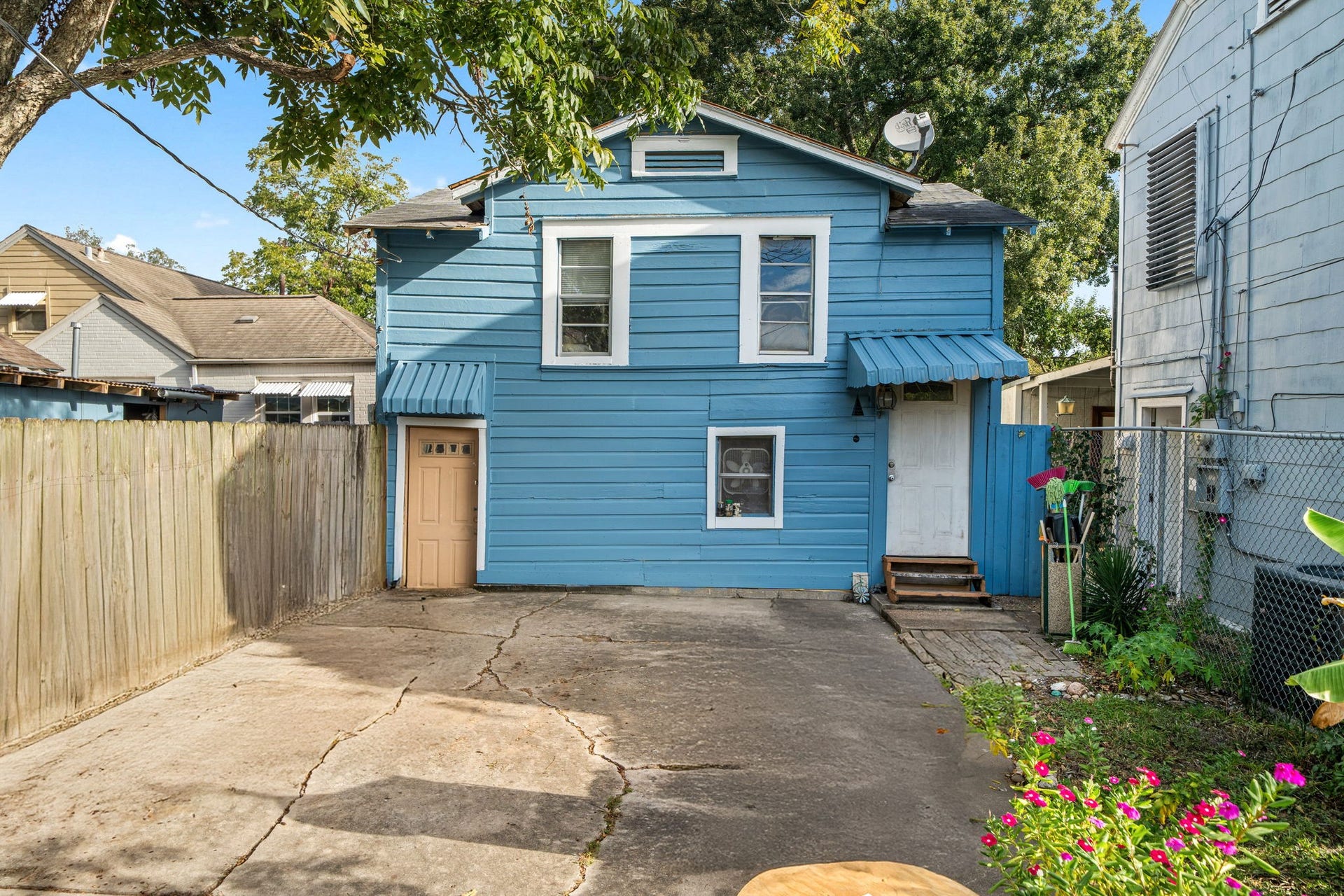 1821 Hatwell Street, Houston, TX 77023 Plenty of space for parking.