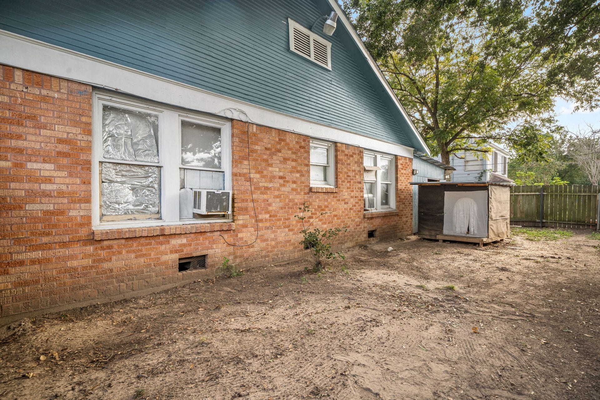 1821 Hatwell Street, Houston, TX 77023 Lots of yard space.