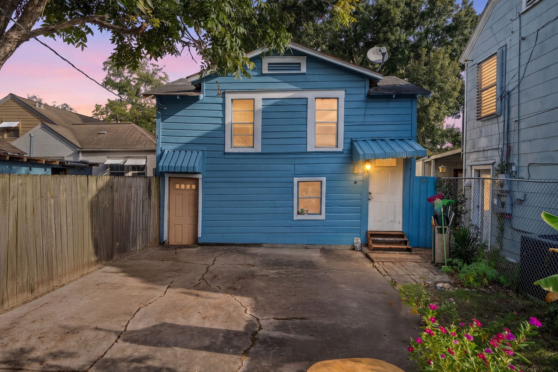 1821 Hatwell Street, Houston, TX 77023 Second home located in the back that has it's own driveway and it is gated.
