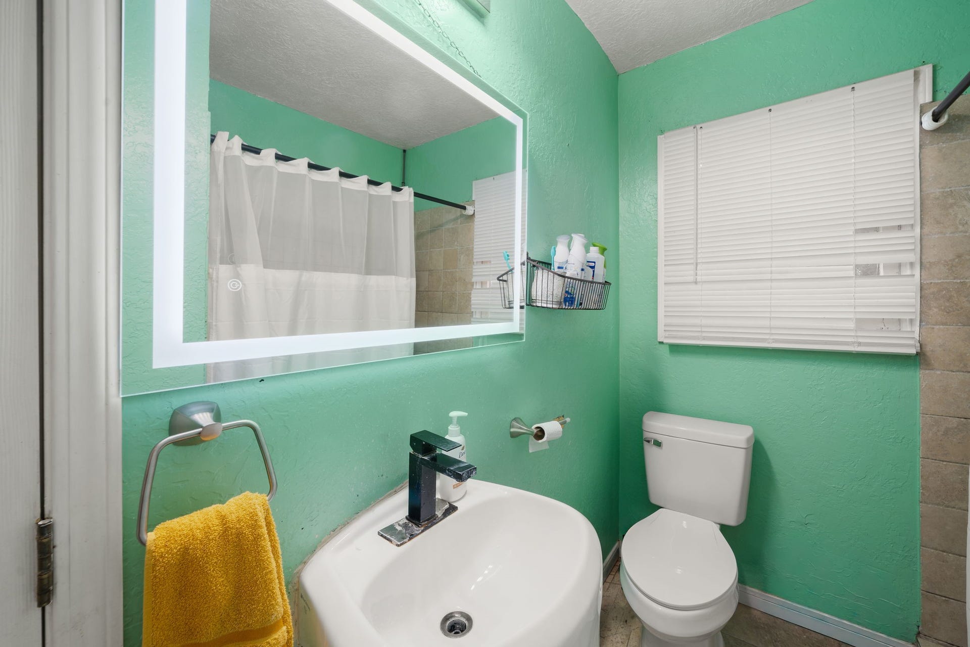 1821 Hatwell Street, Houston, TX 77023 Main Bath in the main house.