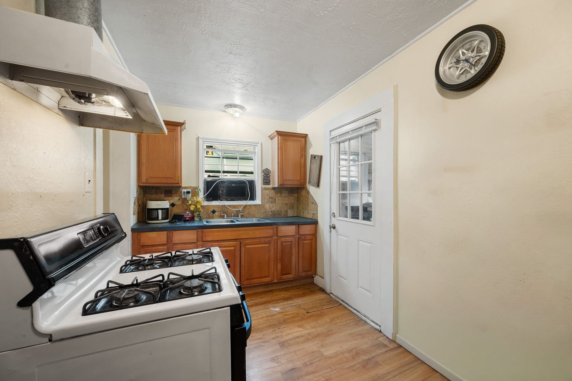 1821 Hatwell Street, Houston, TX 77023 1821 Hatwell Street, Houston, TX 77023