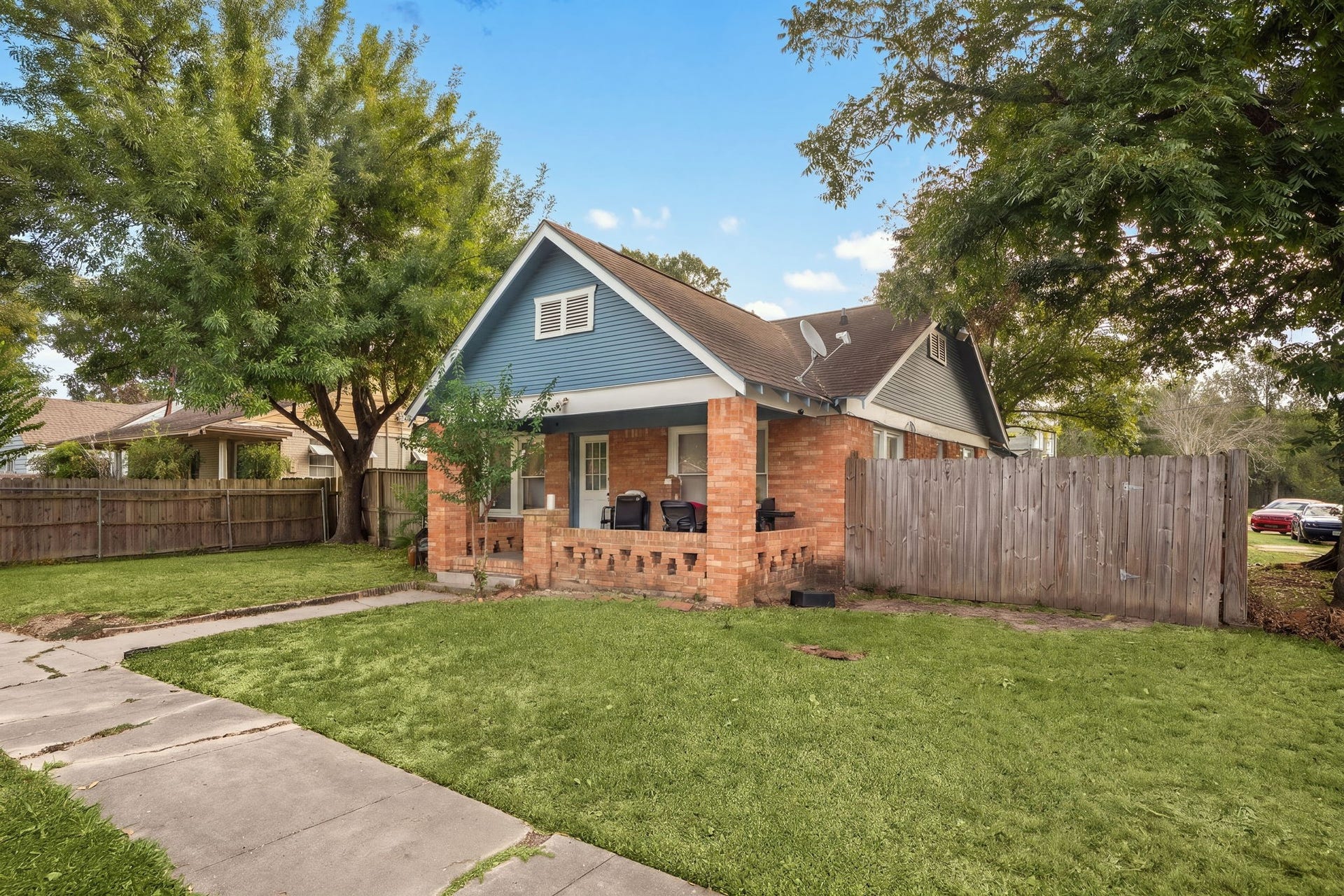 1821 Hatwell Street, Houston, TX 77023 Beautiful solid brick corner lot home.