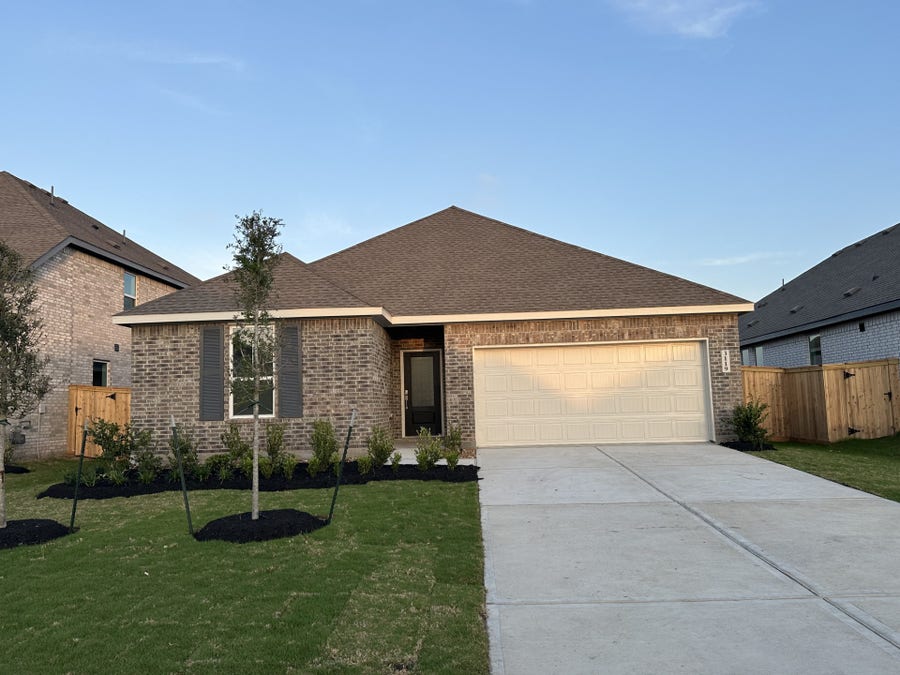 Property photo for 8035 Topaz Ridge Drive, Angleton, TX