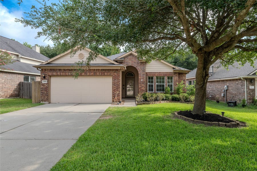 Property photo for 1004 Summer Wood Boulevard, Conroe, TX
