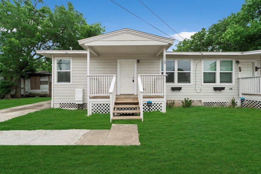 Property photo for 1109 W 10th Street, Freeport, TX