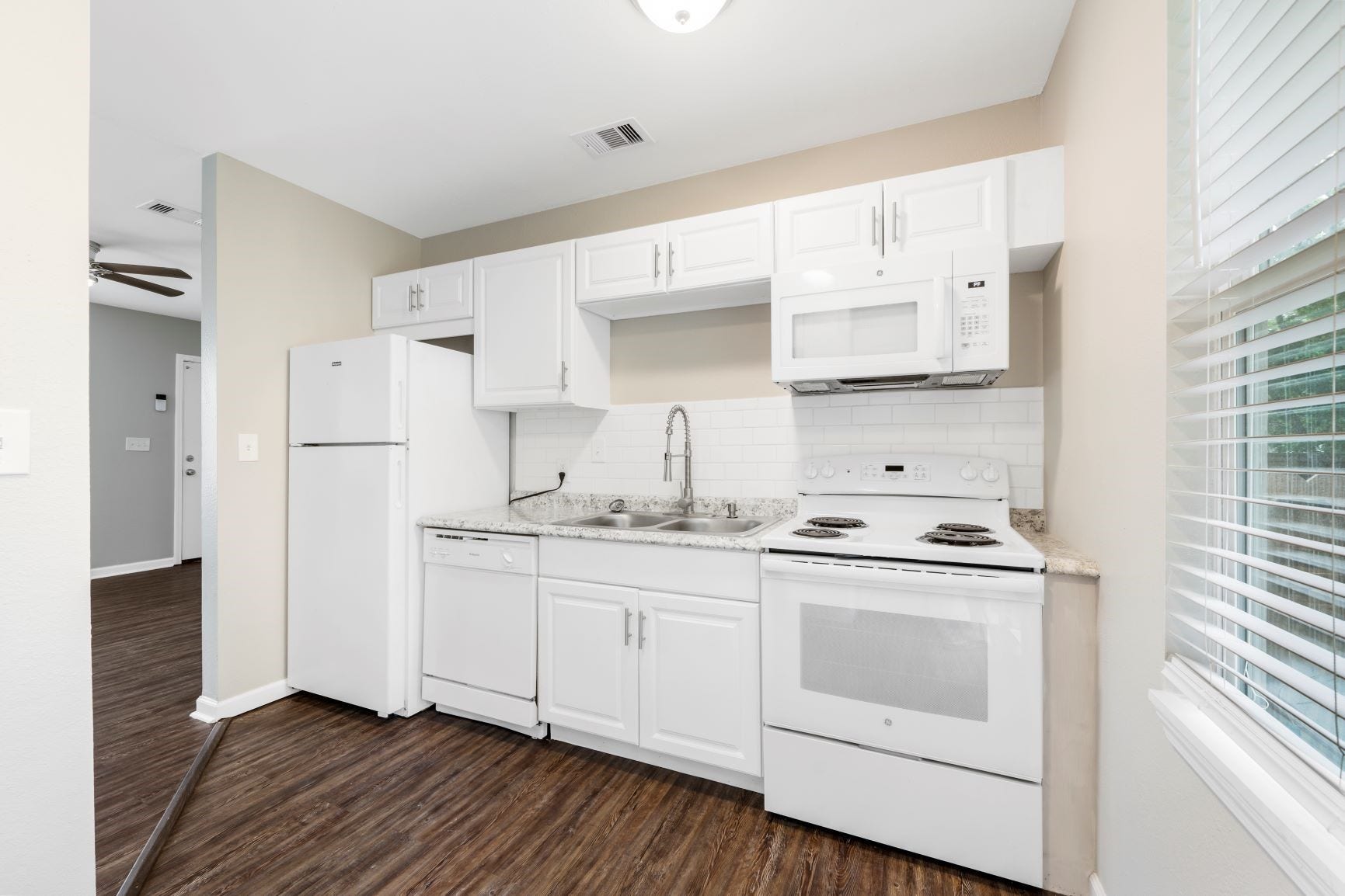1109 W 10th Street, Freeport, TX 77541
