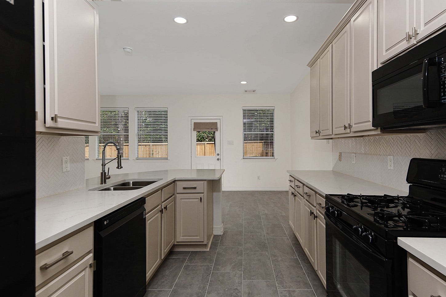 7 Peach Ridge Drive, The Woodlands, TX 77382 7 Peach Ridge Drive, The Woodlands, TX 77382