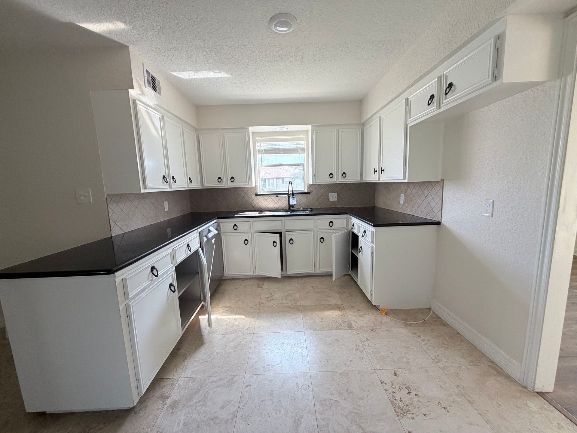 113 Buttercup Street Street, Lake Jackson, TX 77566 113 Buttercup Street Street, Lake Jackson, TX 77566