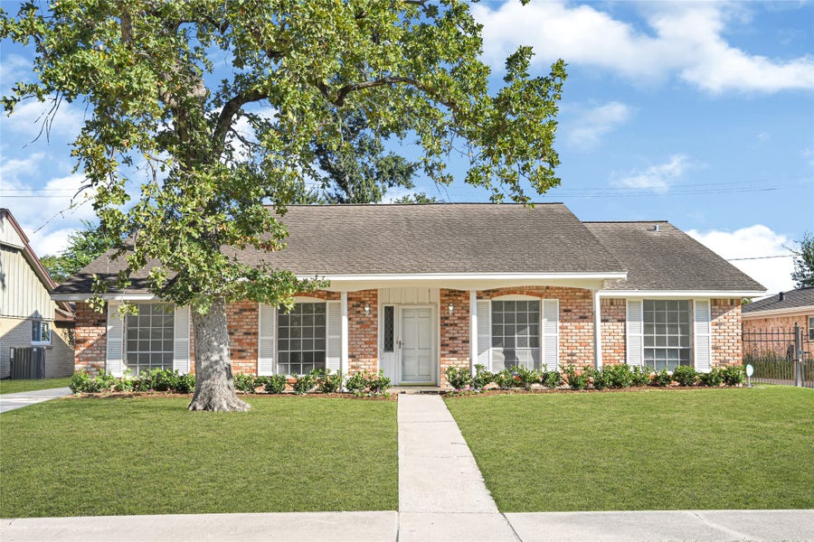 Property photo for 1611 Droxford Drive, Houston, TX