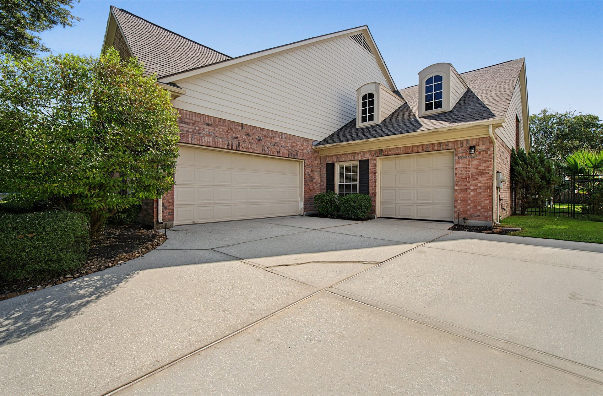 2319 River Rock Trail, Houston, TX 77345 2319 River Rock Trail, Houston, TX 77345