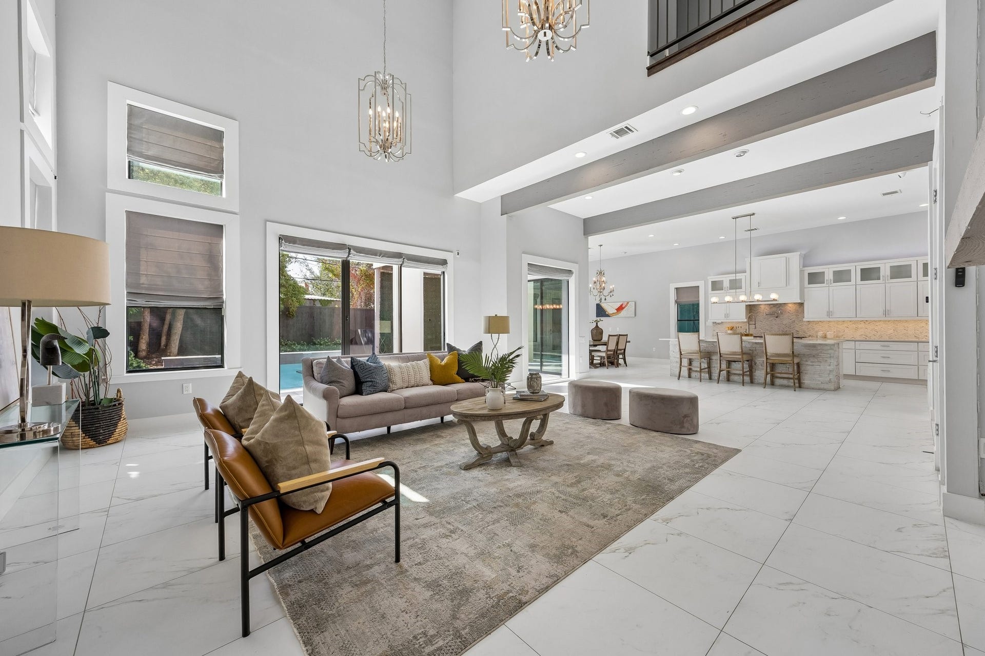 1959 Portsmouth Street, Houston, TX 77098 Welcome to 1959 Portsmouth! This sleek home is just a decade old and boasts numerous upgrades throughout.