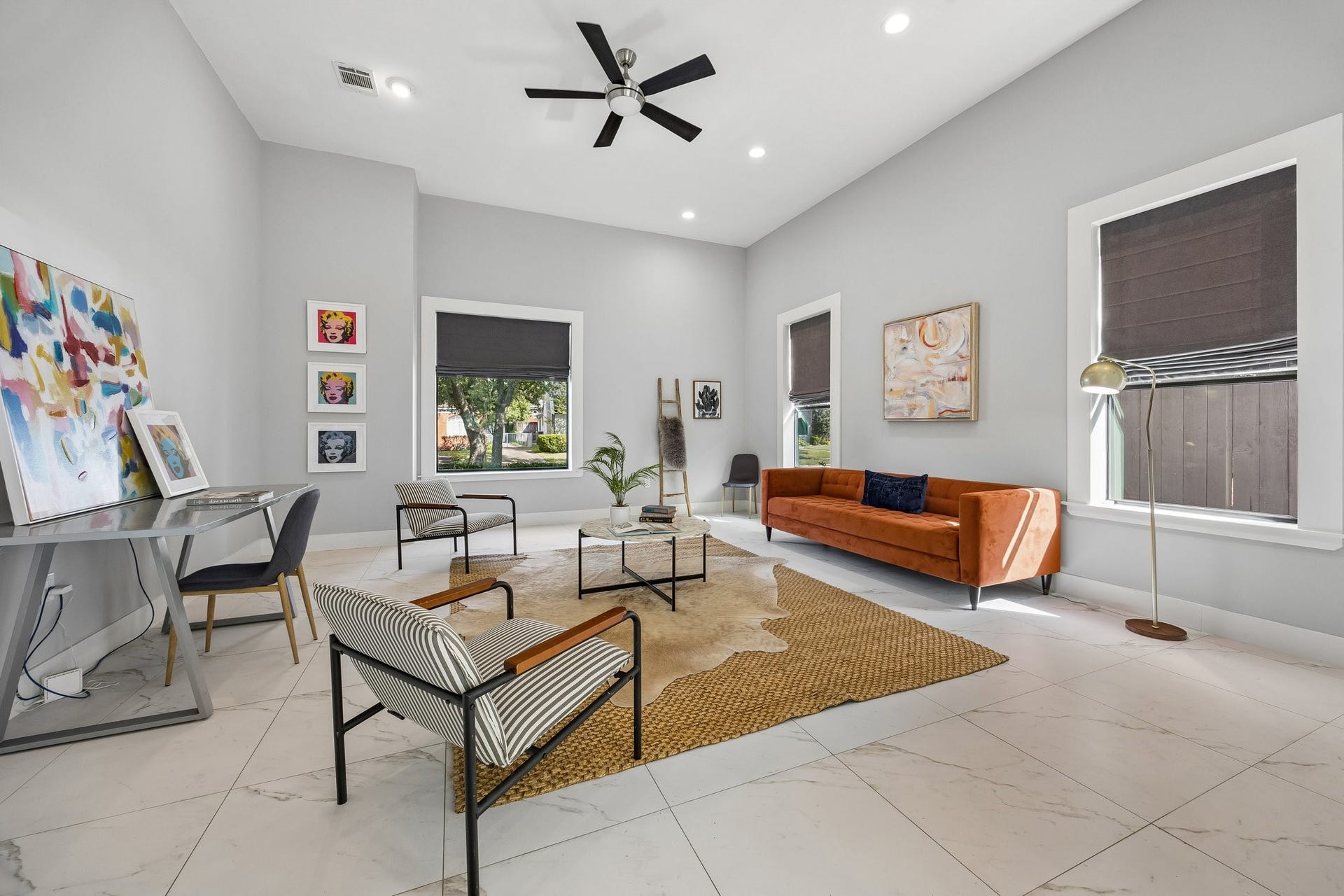 1959 Portsmouth Street, Houston, TX 77098 Off the entry is this incredible flex
space! Ample windows give it plenty
of natural light, but roman shades
offer privacy when desired.