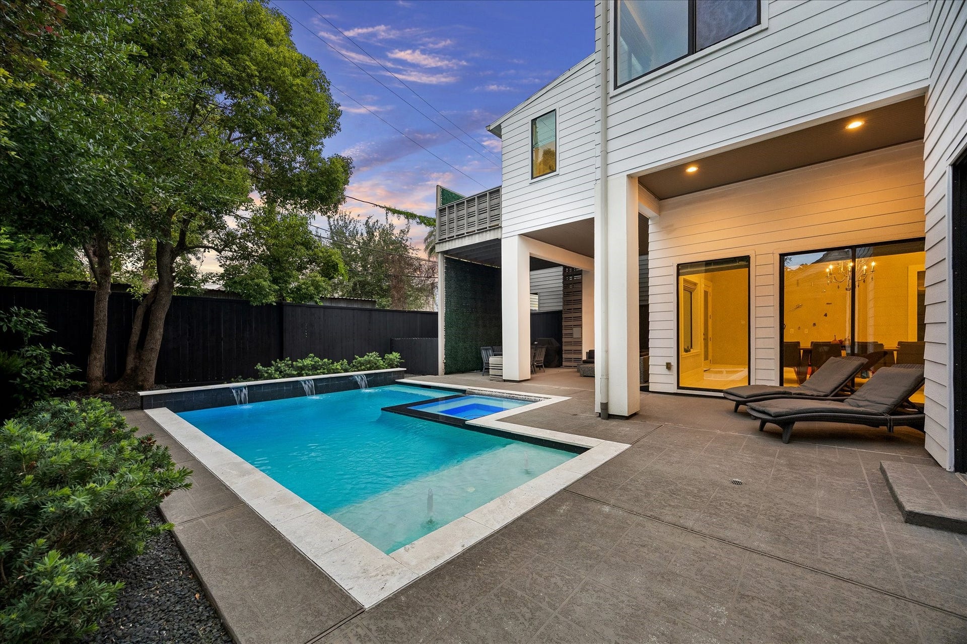 1959 Portsmouth Street, Houston, TX 77098 This outdoor space has room for tanning in the sun or enjoying the shade.