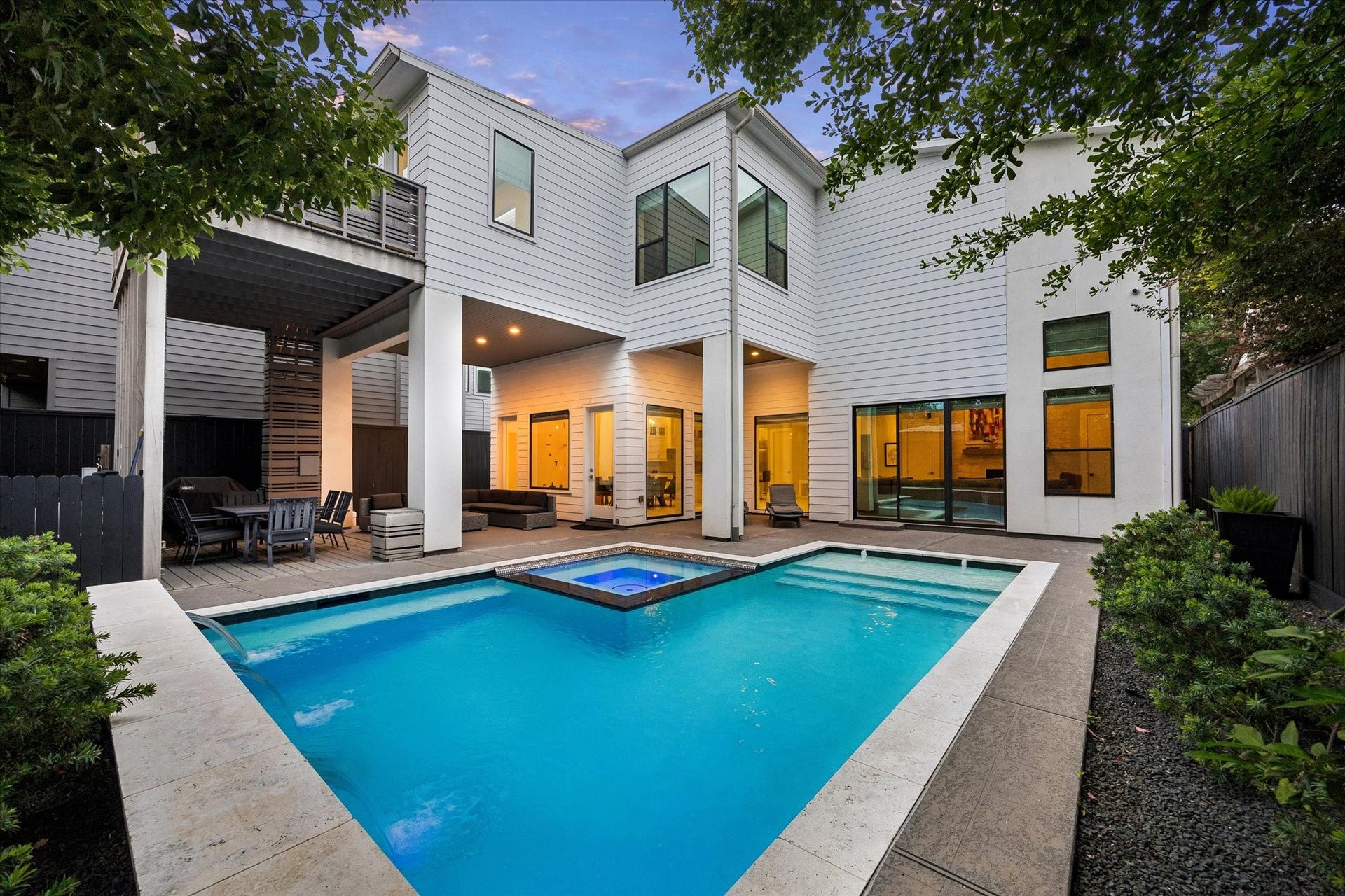 1959 Portsmouth Street, Houston, TX 77098 Stunning outdoor area makes this a wonderful home to entertain guests!