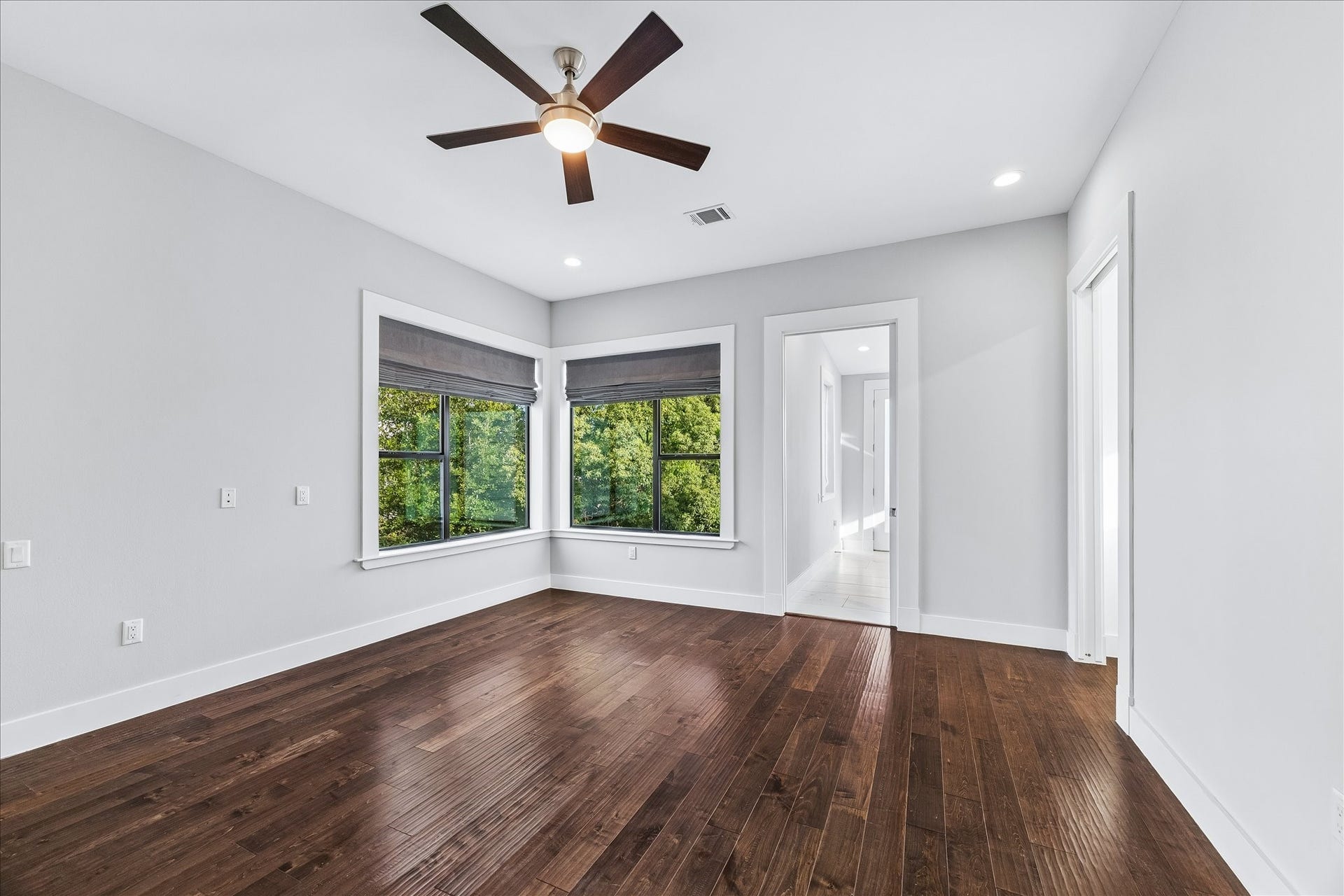 1959 Portsmouth Street, Houston, TX 77098 Two large windows create a bright space in this primary bedroom, but shades allow for privacy.