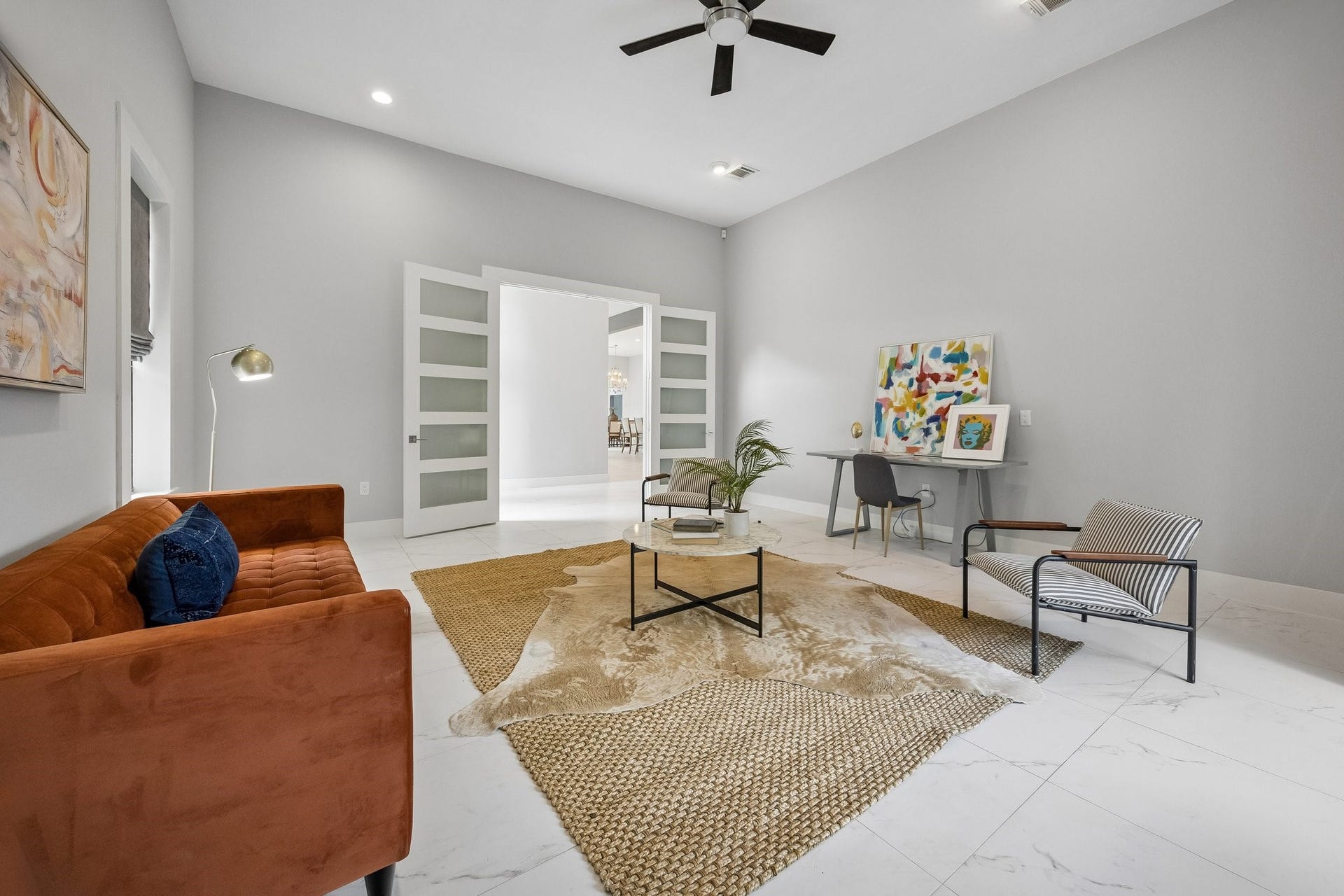 1959 Portsmouth Street, Houston, TX 77098 Currently being used as an office/lounge space. This incredible
den could be a play room, movie
room, or much more!