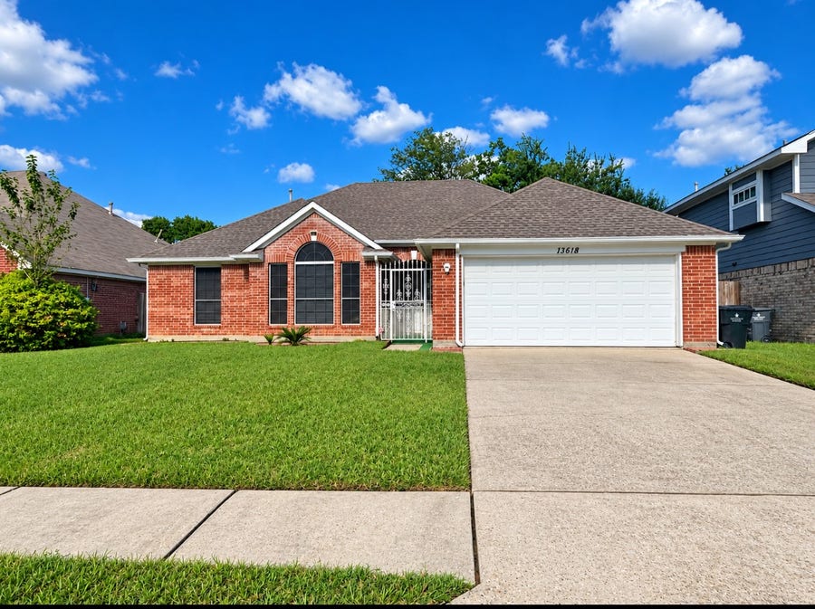 Property photo for 13618 Sablegrove Lane, Houston, TX