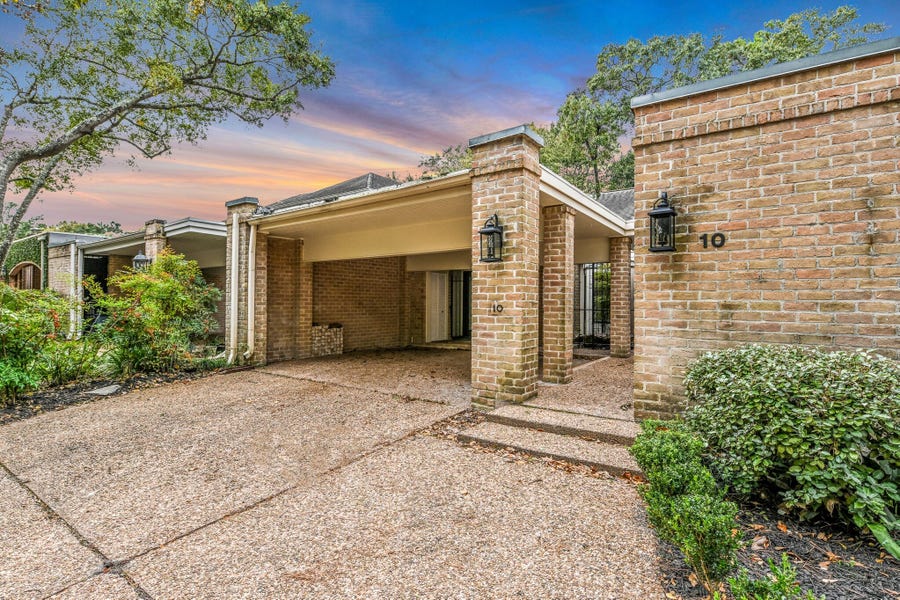 Property photo for 10 Woodstone Street, Houston, TX