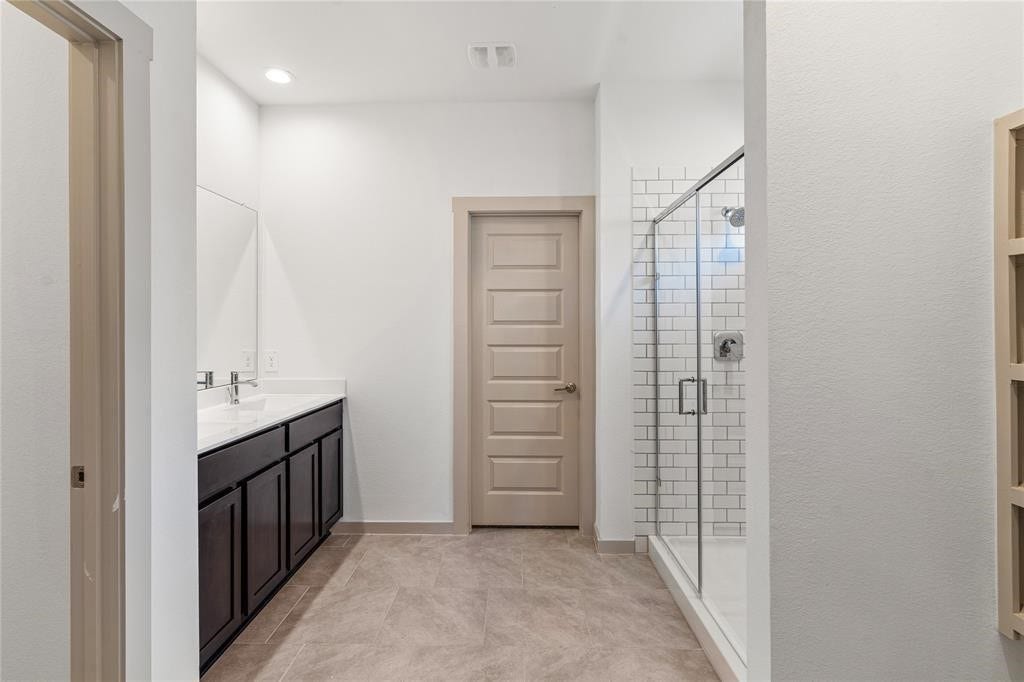 29318 Hoelzen Hollow Drive, Katy, TX 77494