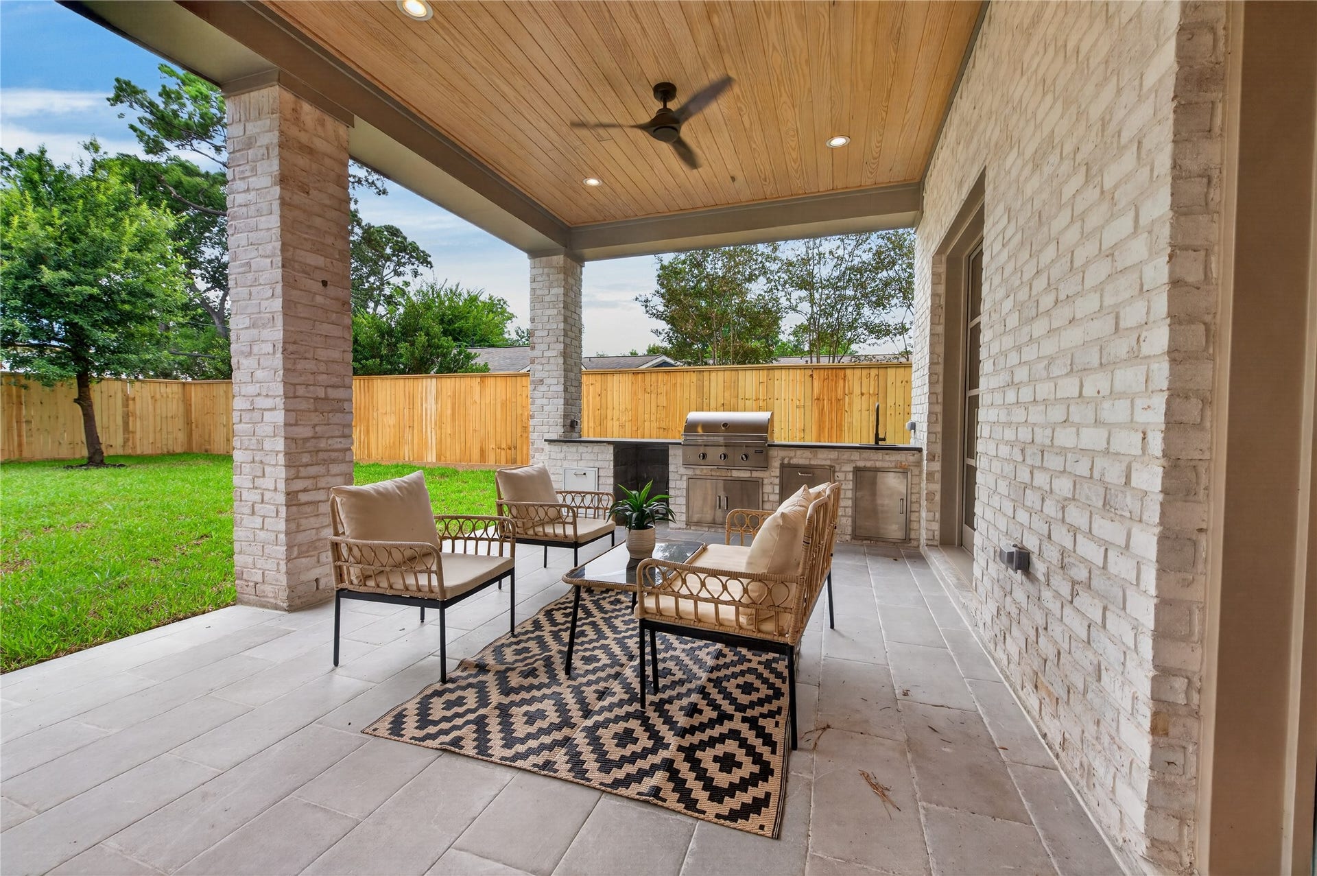 515 W 33rd Street, Houston, TX 77018 515 W 33rd Street, Houston, TX 77018