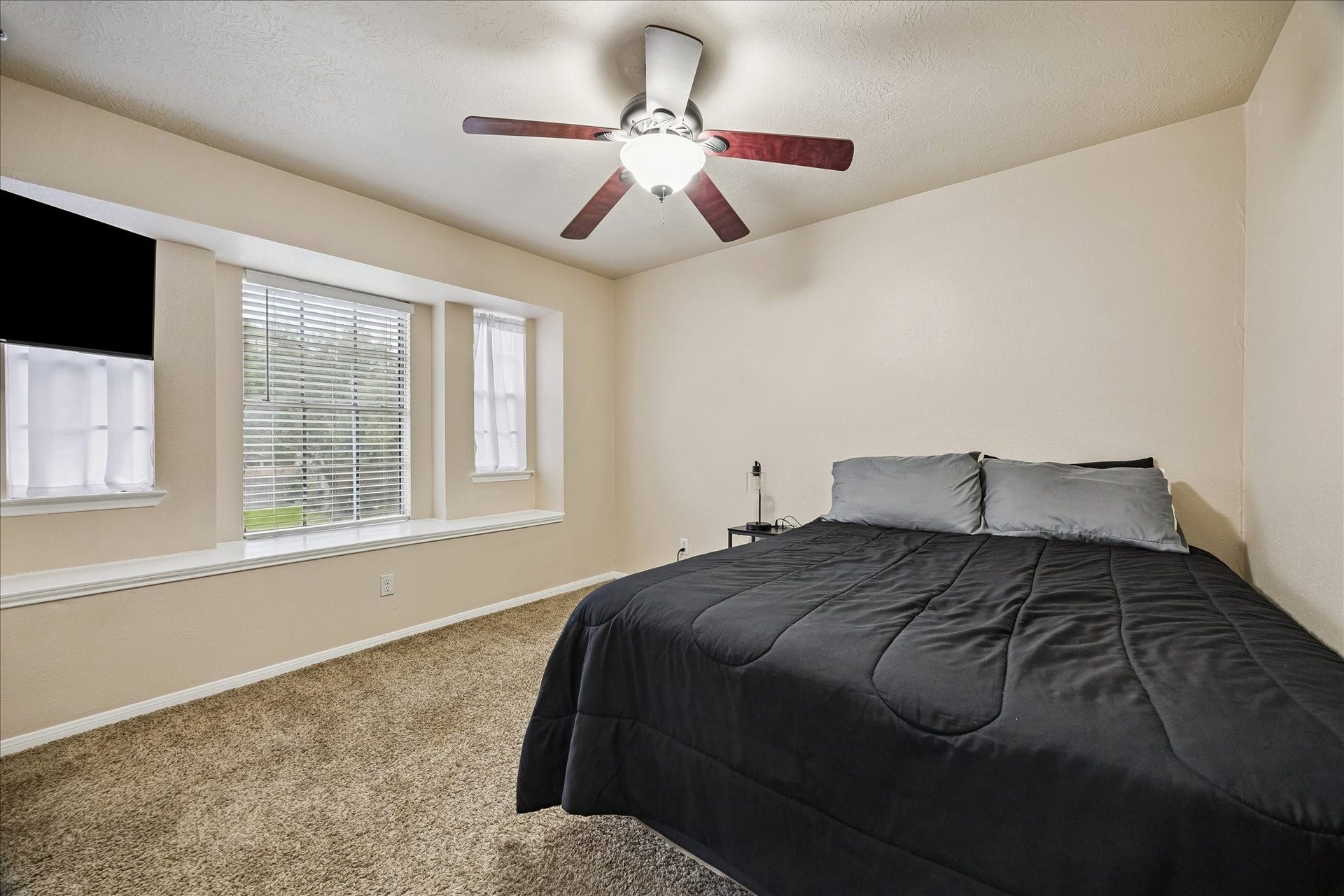 2915 Tower Bridge Court, Pearland, TX 77581