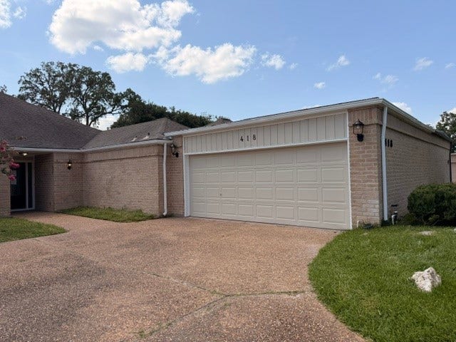 Property photo for 418 Fox Briar Lane, Sugar Land, TX