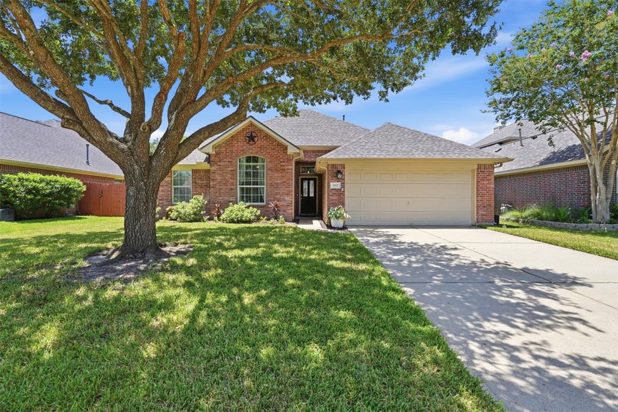 Property photo for 1011 Red River, League City, TX