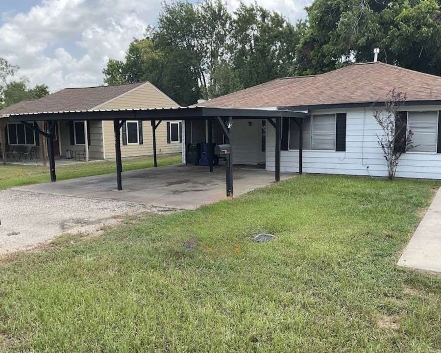 Property photo for 401 Farrer Street, Angleton, TX