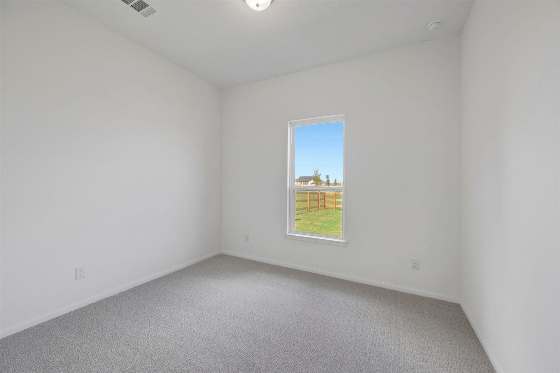 5033 Bluebell Way, Waller, TX 77484 Convenient home office