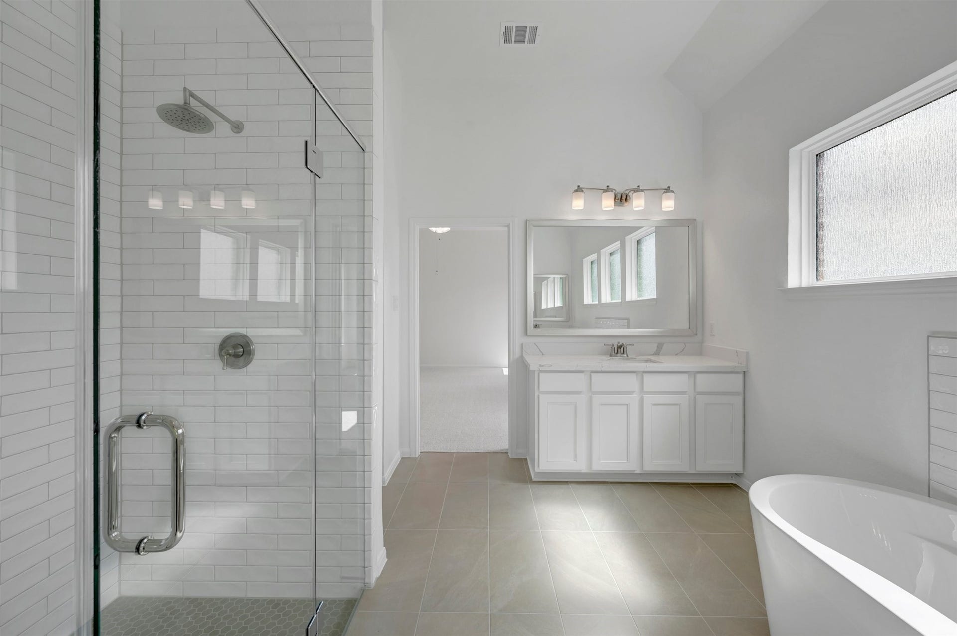 5033 Bluebell Way, Waller, TX 77484 Spa-like primary bath