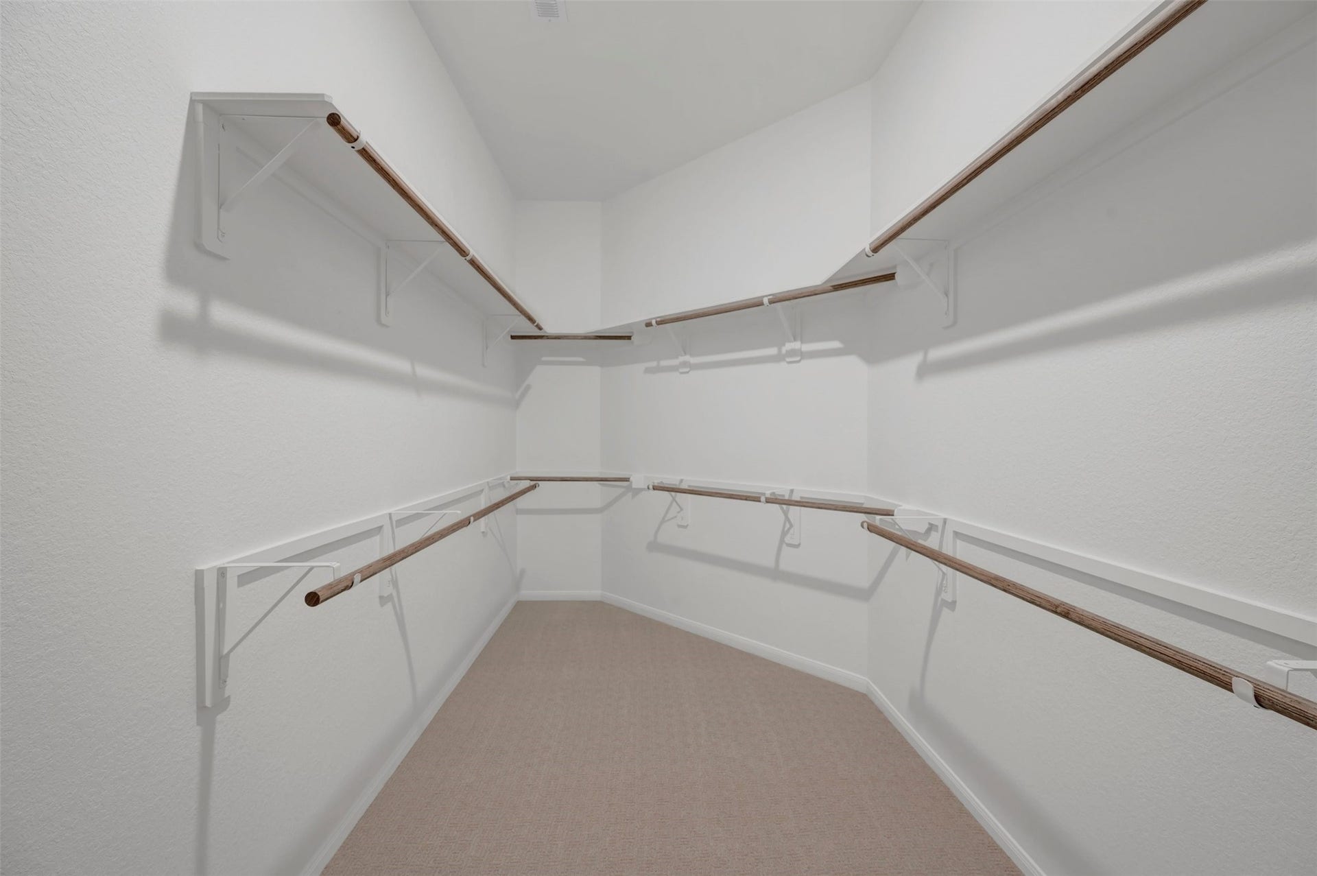 5033 Bluebell Way, Waller, TX 77484 Primary walk-in closet