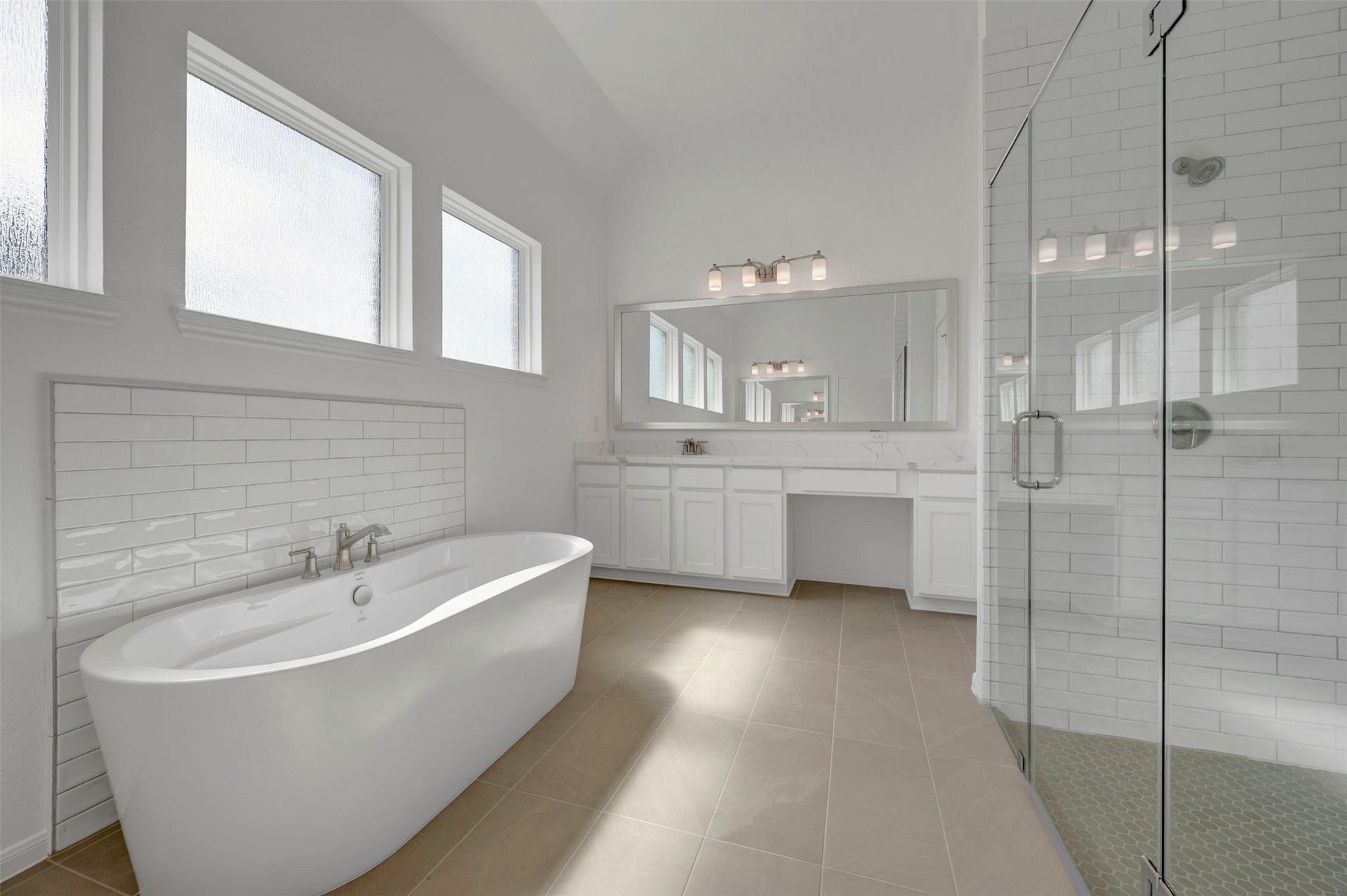 5033 Bluebell Way, Waller, TX 77484 Luxurious primary bath
