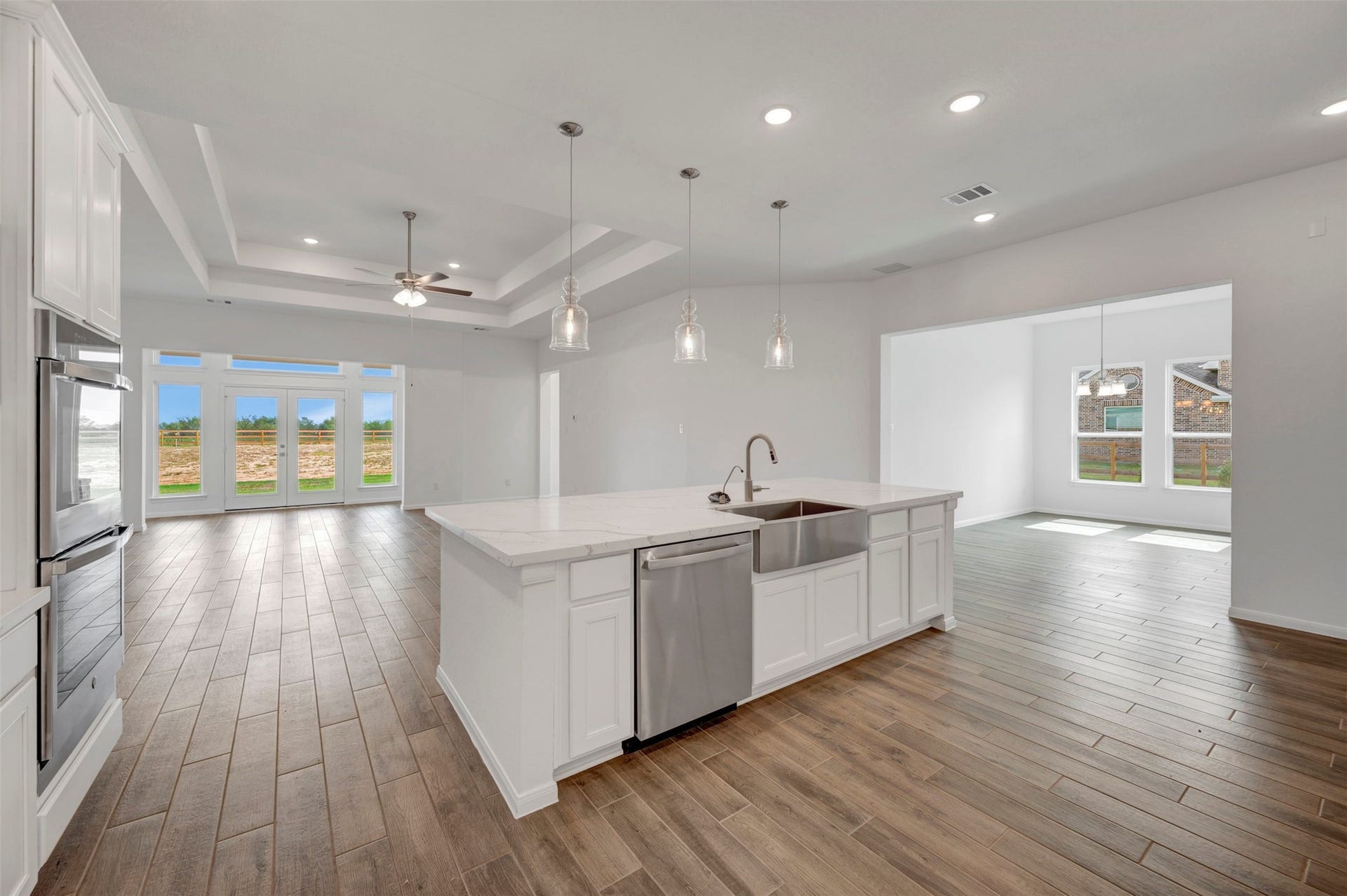 5033 Bluebell Way, Waller, TX 77484 Kitchen open to the great room