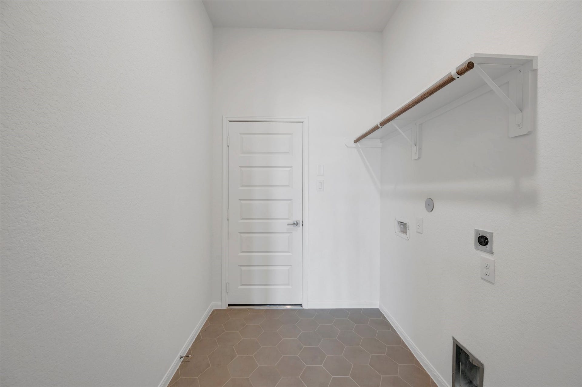 5033 Bluebell Way, Waller, TX 77484 Laundry room