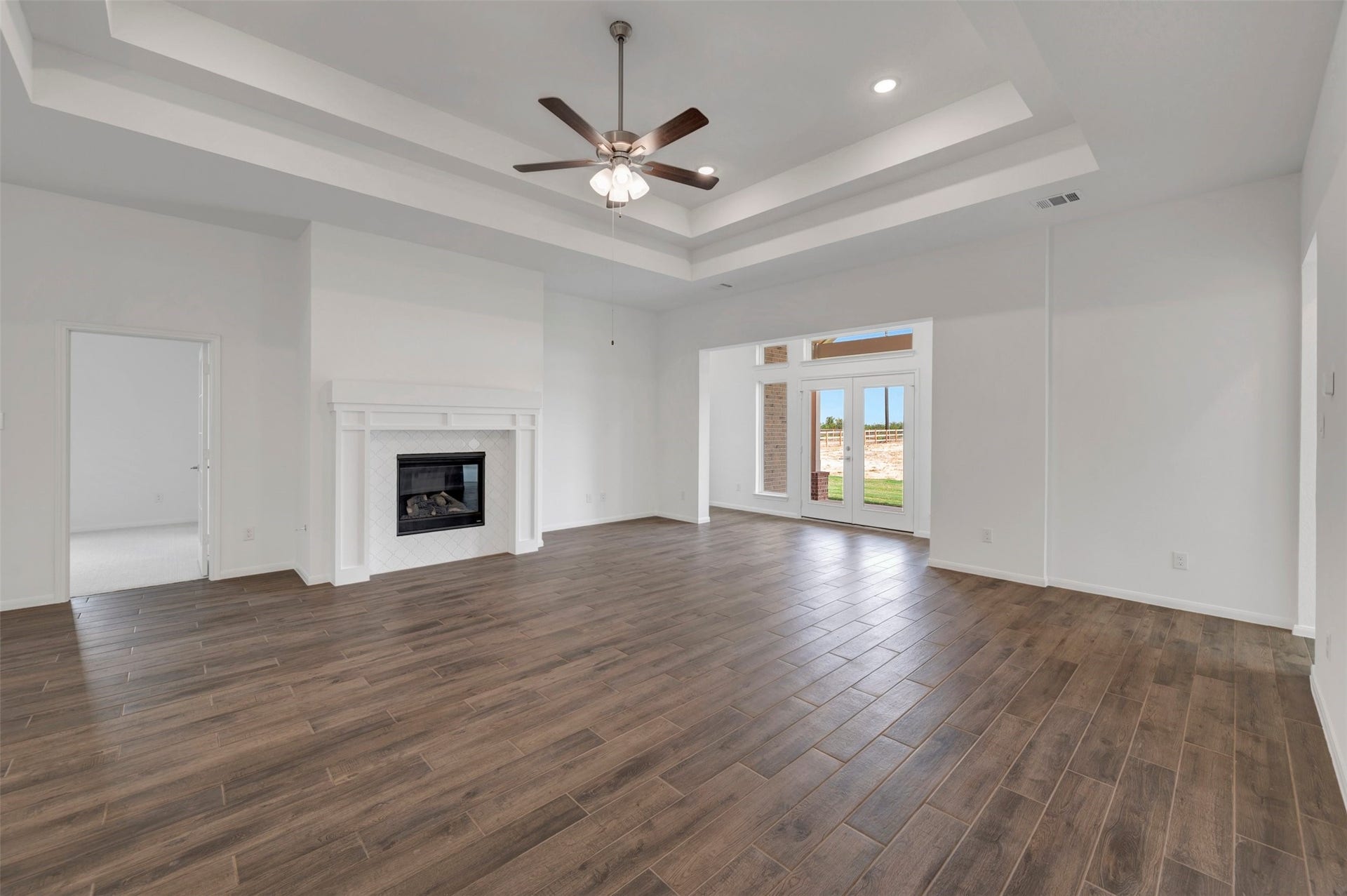5033 Bluebell Way, Waller, TX 77484 Open great room with fireplace