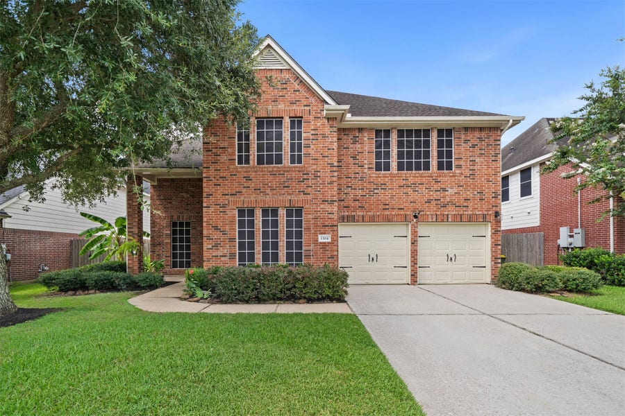 Property photo for 1304 Pine Stream Drive S, Pearland, TX