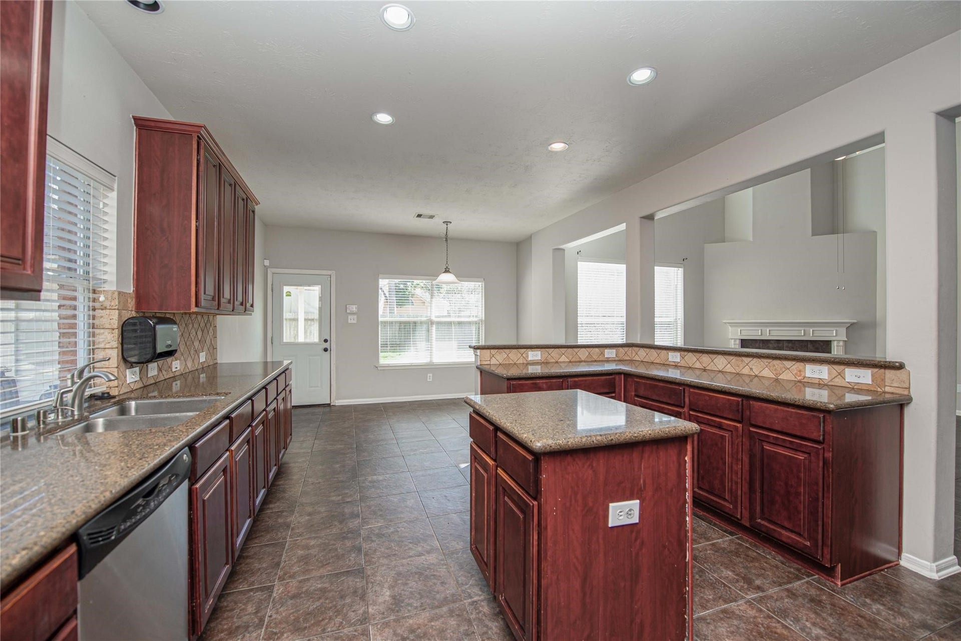 3118 Rosholt Drive, Spring, TX 77386 3118 Rosholt Drive, Spring, TX 77386