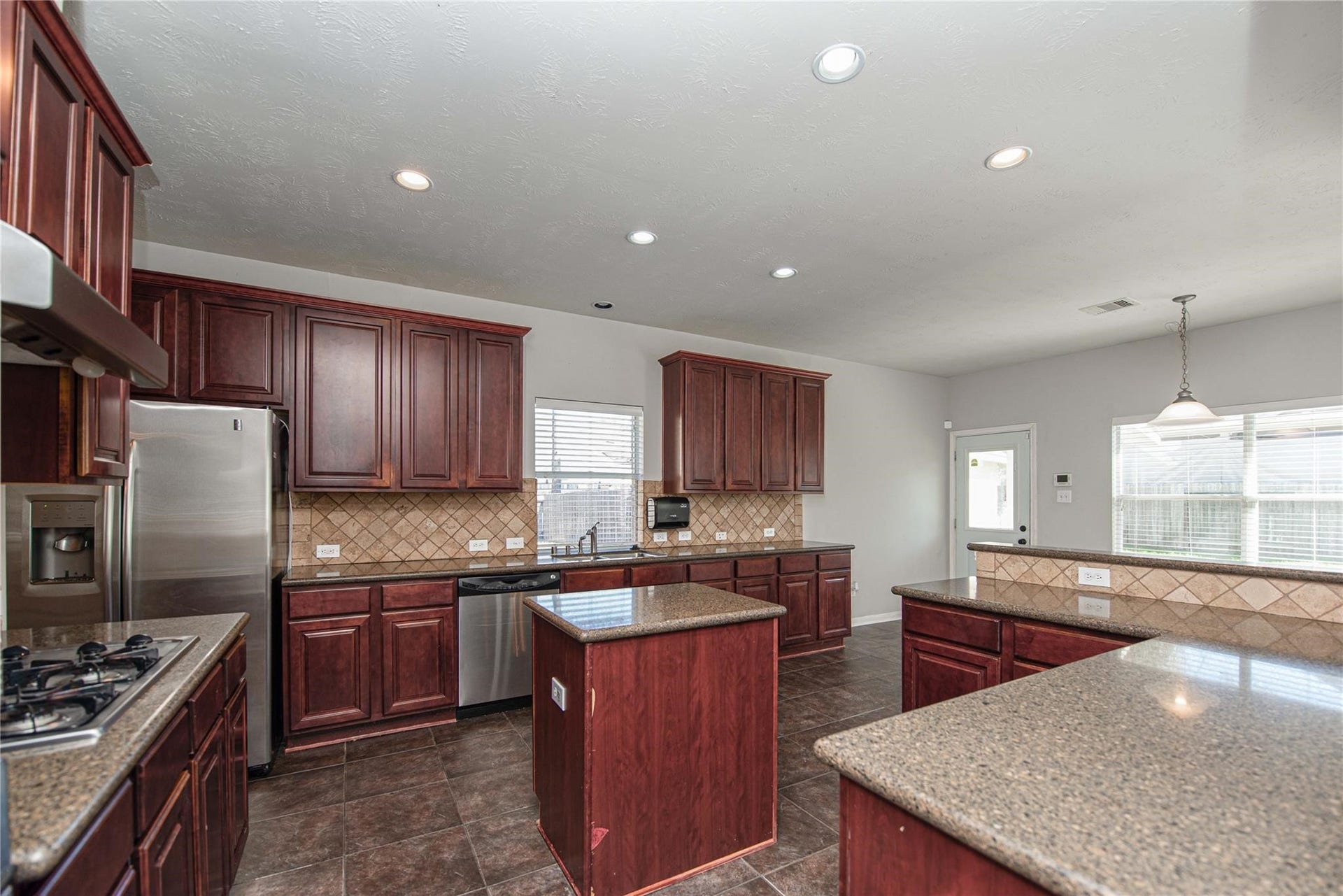 3118 Rosholt Drive, Spring, TX 77386 3118 Rosholt Drive, Spring, TX 77386