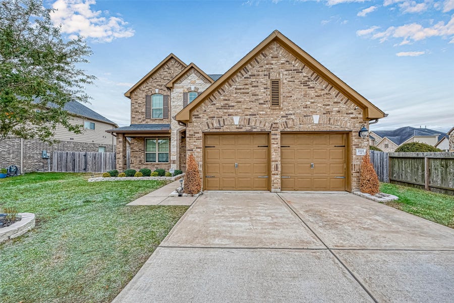 Property photo for 2111 Post Oak Court, Pearland, TX