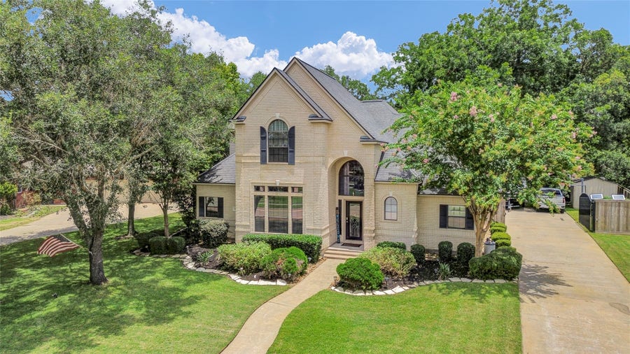 Property photo for 208 River Oaks Drive, Lake Jackson, TX