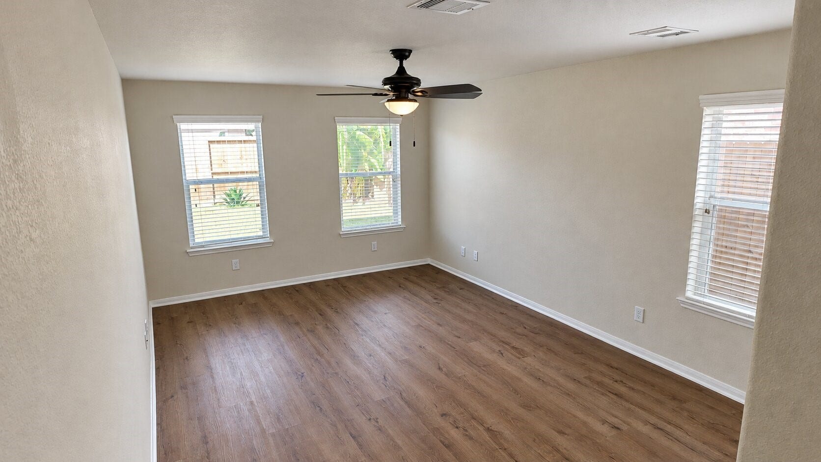 4713 HIGH CREEK CT, Alvin, TX 77511 4713 HIGH CREEK CT, Alvin, TX 77511