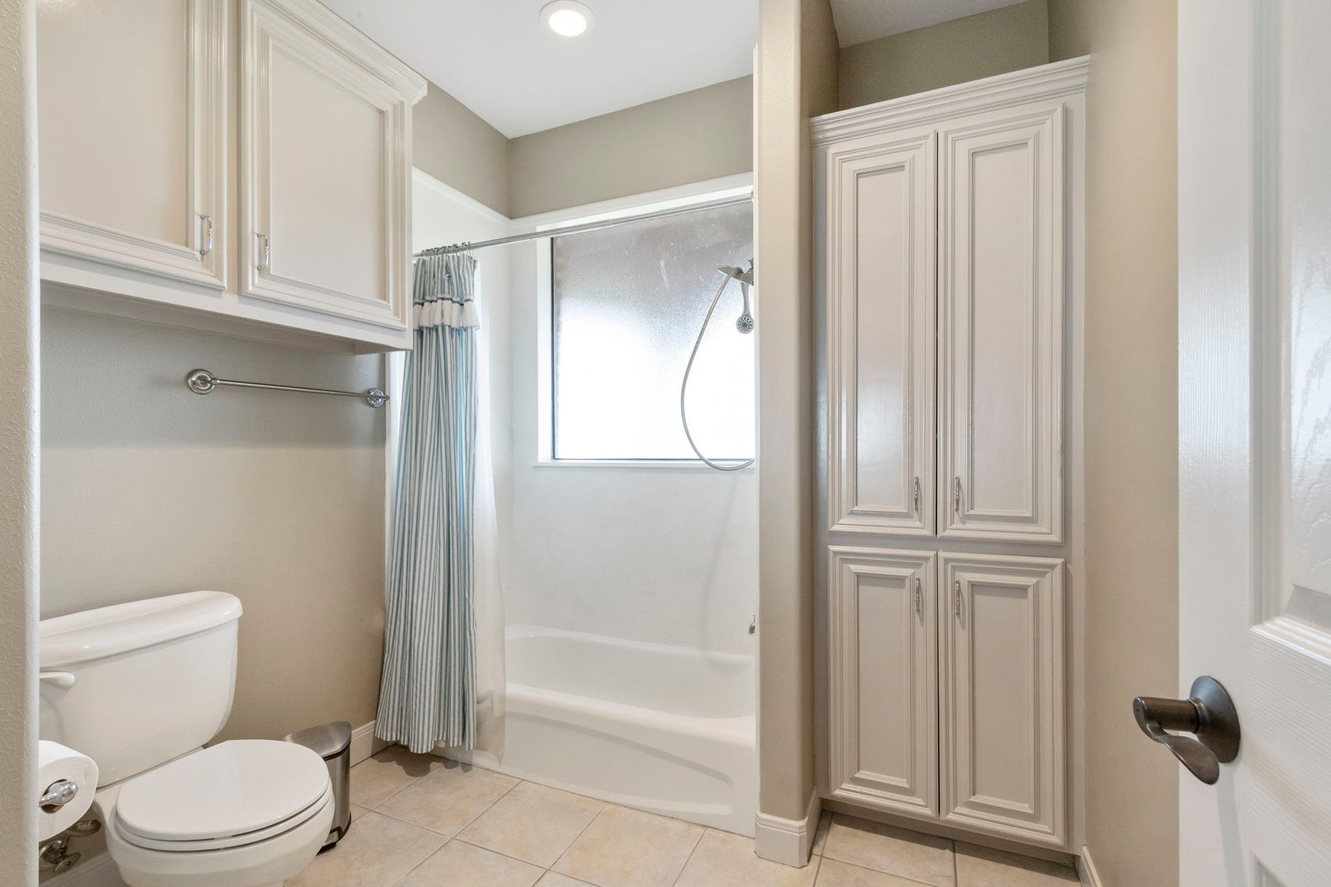 7806 Spirit Hollow Court, Missouri City, TX 77459 Secondary bathroom with lots of storage.