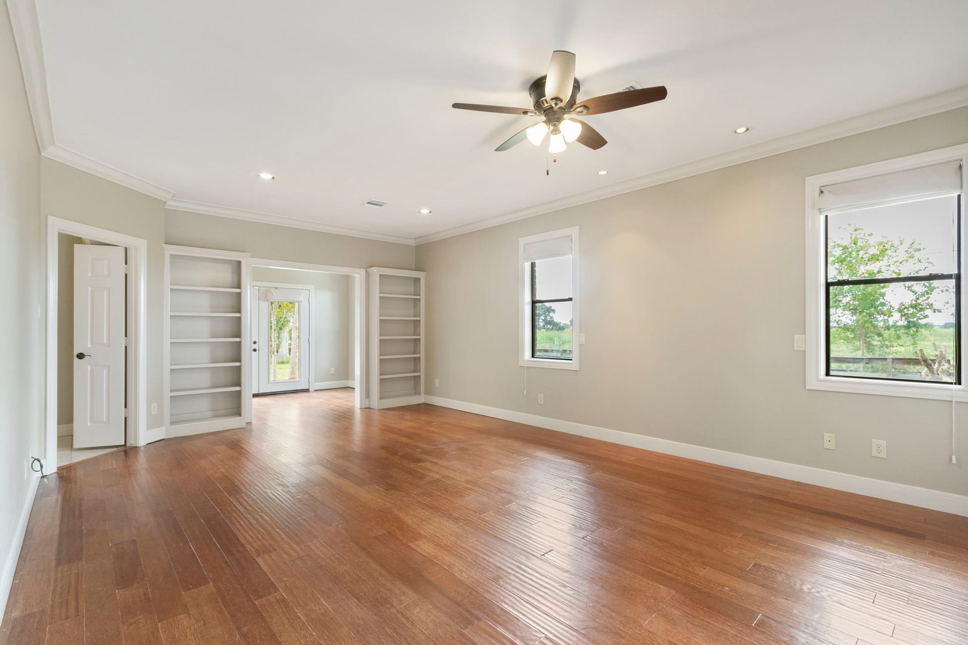 7806 Spirit Hollow Court, Missouri City, TX 77459 large Primary Bedroom with an office area located in the back.