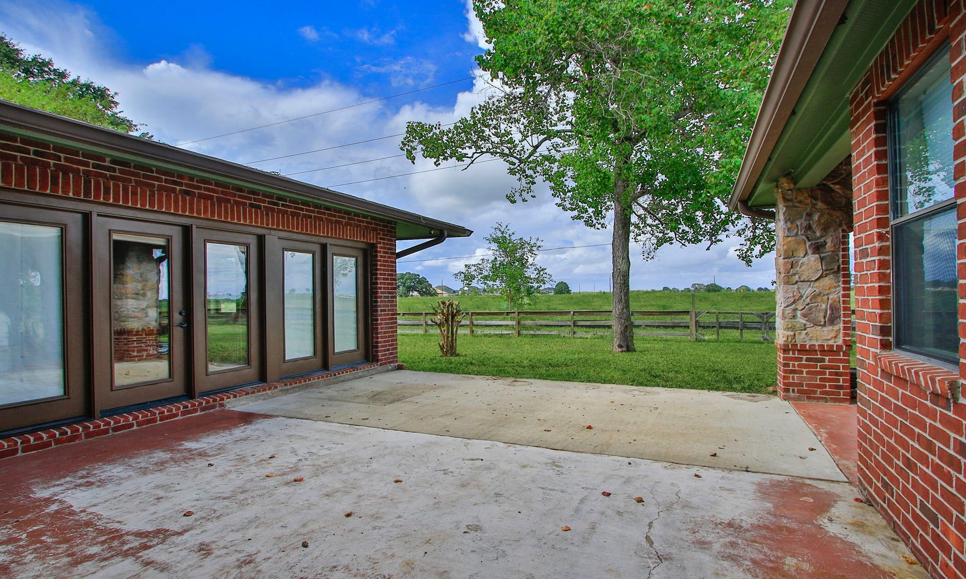 7806 Spirit Hollow Court, Missouri City, TX 77459 To the left of the outdoor patio is the primary bedroom