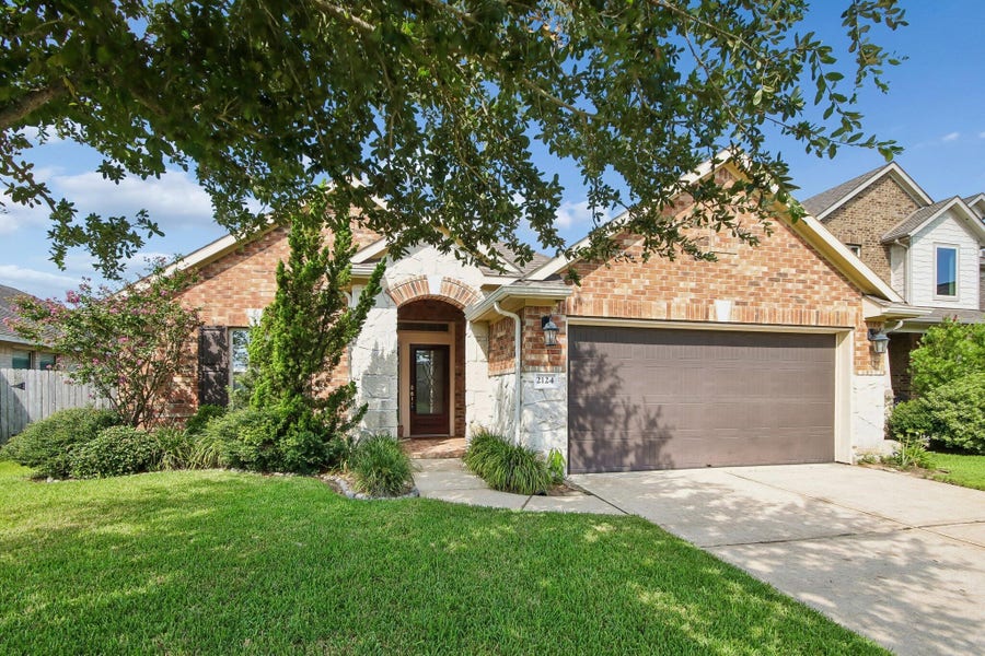 Property photo for 2124 Llerena Lane, League City, TX