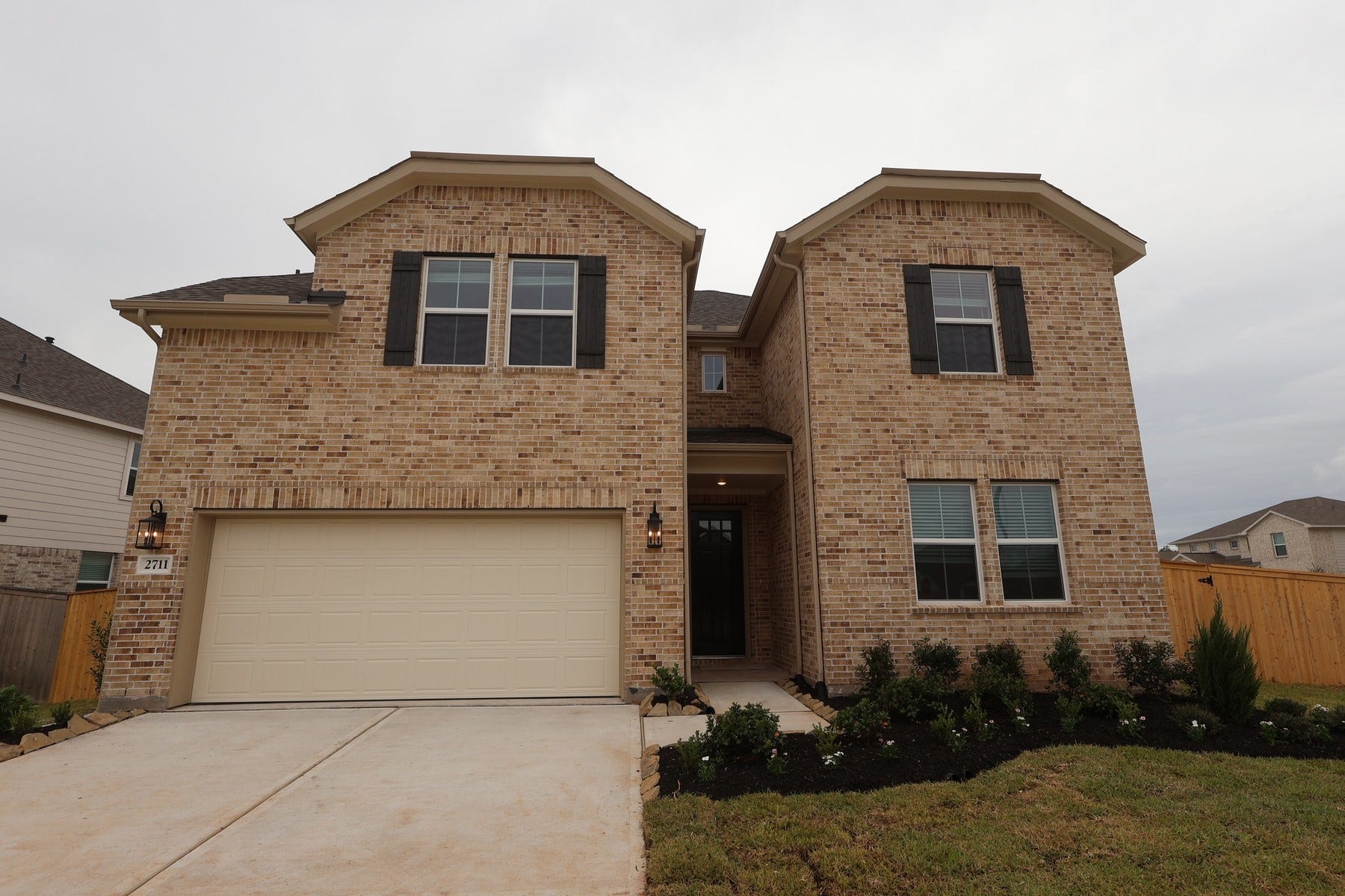 2711 Chancellor Court, Rosenberg, TX 77471 Gorgeous Tuscaloosa design by K. Hovnanian Homes with elevation TA in beautiful Kingdom Heights. (Home still under construction!)