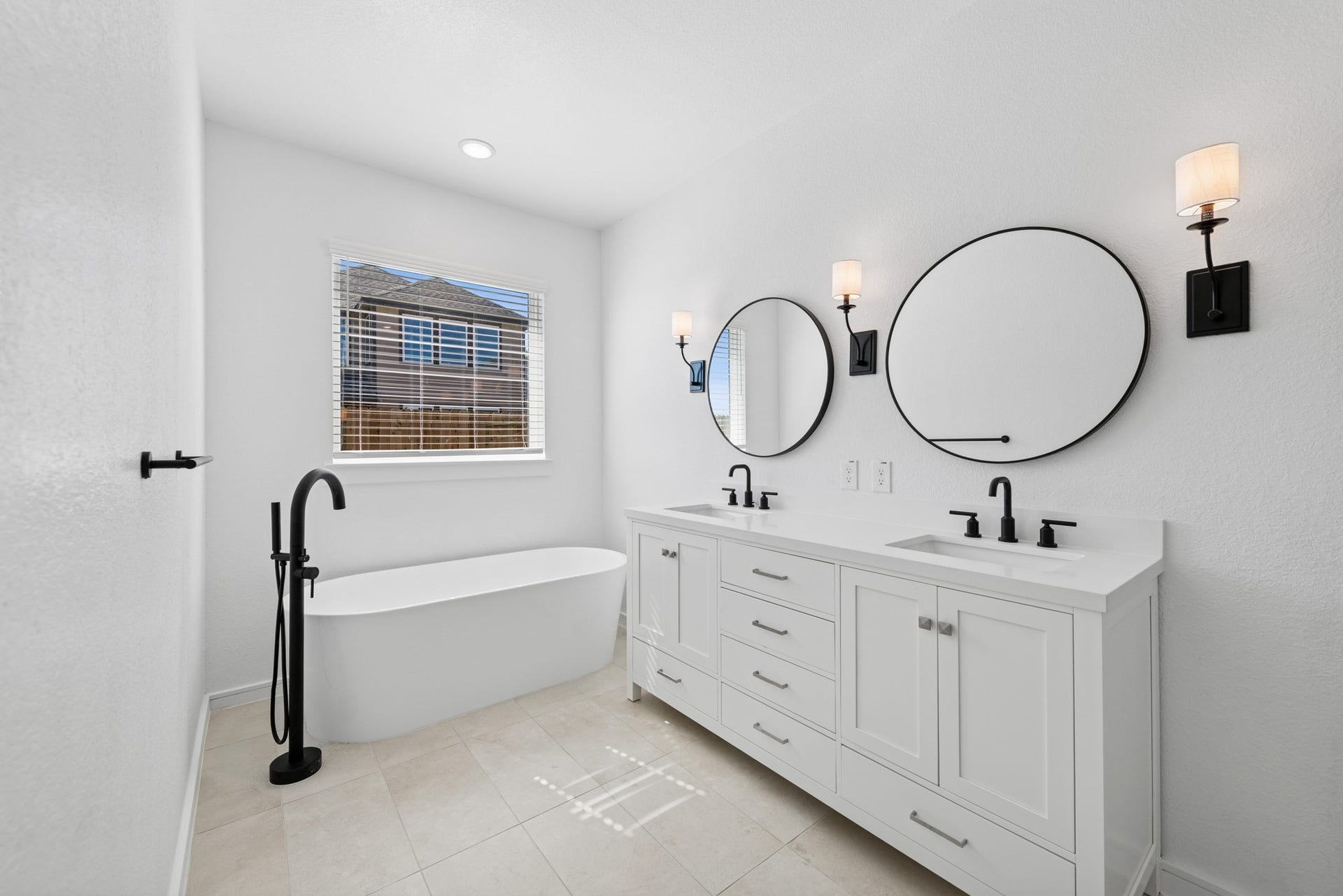 2711 Chancellor Court, Rosenberg, TX 77471 Spa-like primary bath (*Photo not of actual home and used for illustration purposes only.)