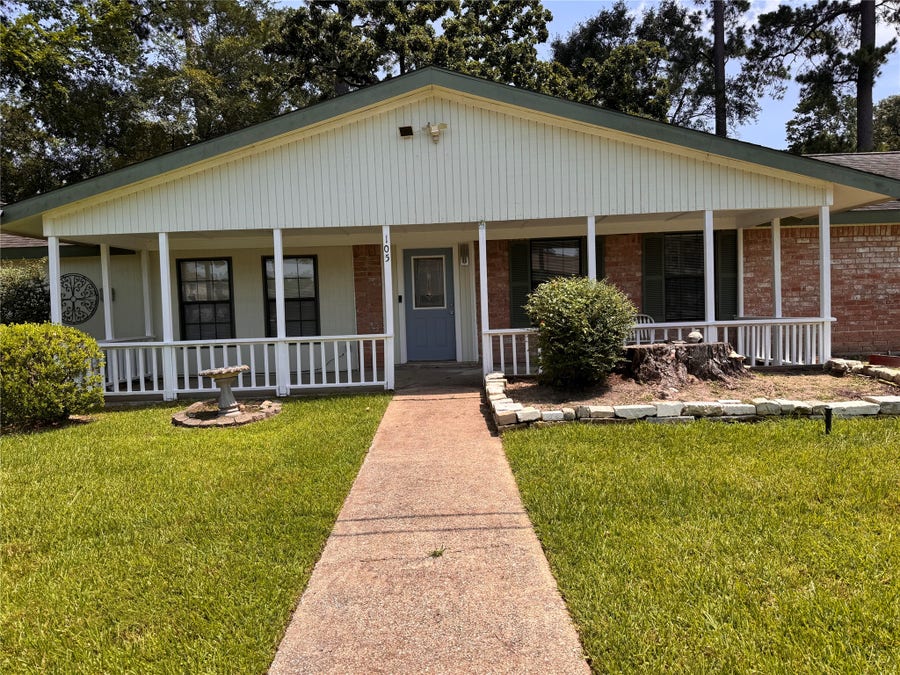 Property photo for 105 Magnolia Lane, Conroe, TX